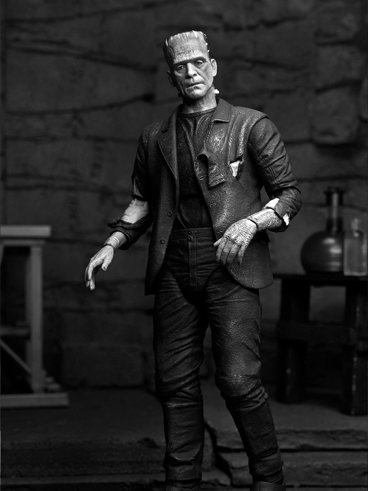 NECA Frankenstein Actionfigur Frankensteins Braut 18 cm