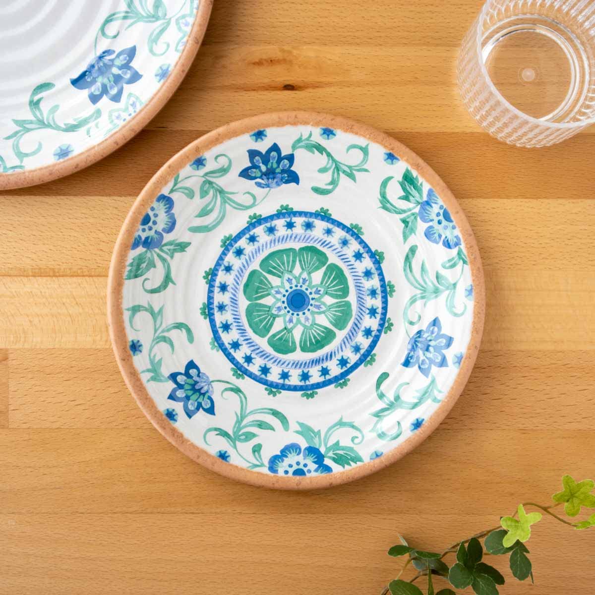 ターホン　サラダプレート 白12枚、ターコイズブルー3枚 Amazon.co.jp: ターホン(TarHong) リオターコイズフローラル サラダ