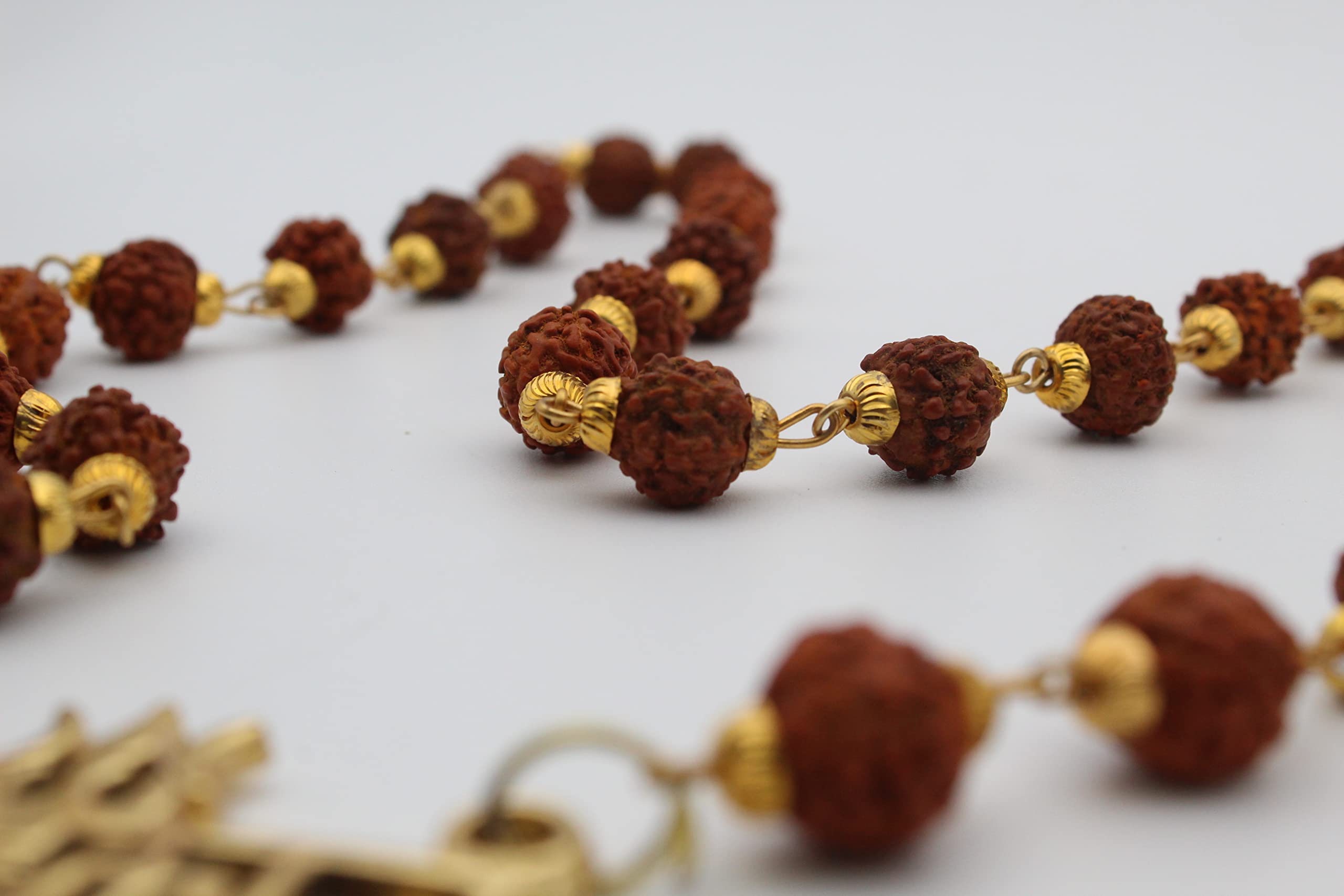 Rudraksha Mala mit Mahakal Medaillon, Original Rudraksha Mala für Männer und Frauen, Pure Panch Mukhi Rudraksha Mala mit goldener Kappe, Lord Shiva Medaillon 1 Stück von Indian Collectible