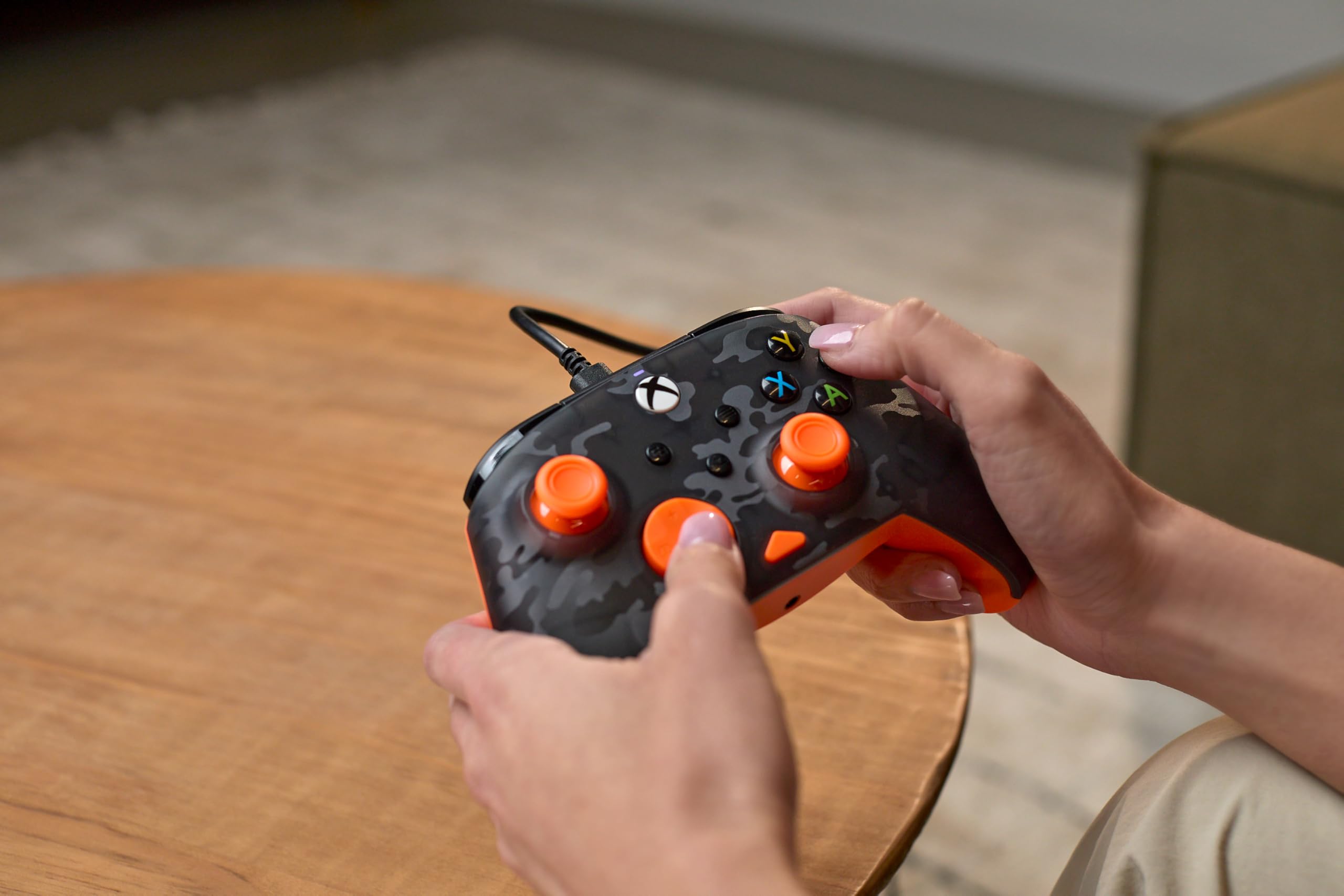 Turtle Beach Rematch Core Ghost Camo noir/orange - Manette de jeu filaire - Licence Xbox Series XS, Xbox One et PC - touches audio, moteurs de vibration et gâchettes d'impulsion, câble de 3 m