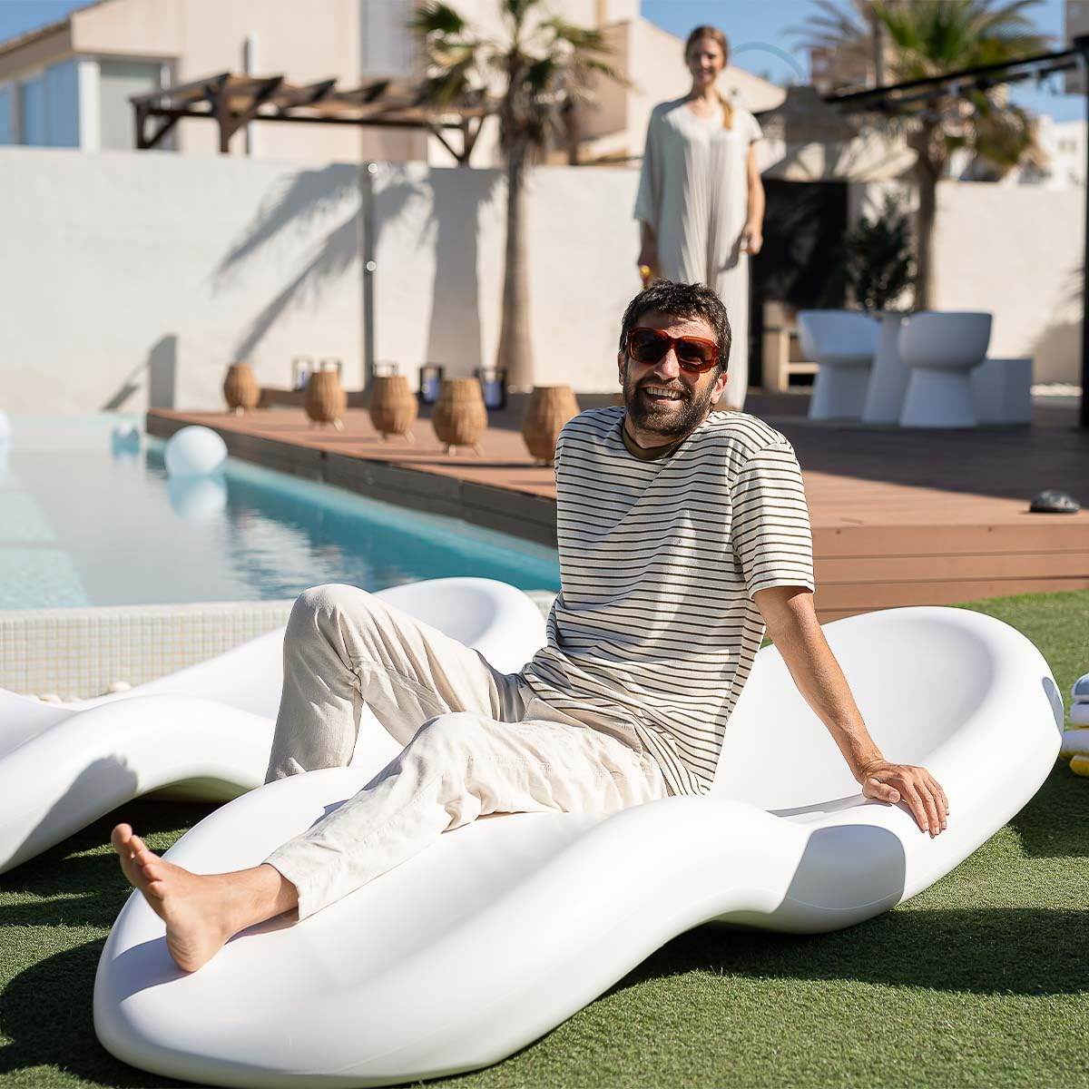 Newgarden - Rasa Tumbona de Exterior de Diseño Piscina del Hotel Club de Playa Jardín Blanca Apilable y Súper Resistente a la Intemperie