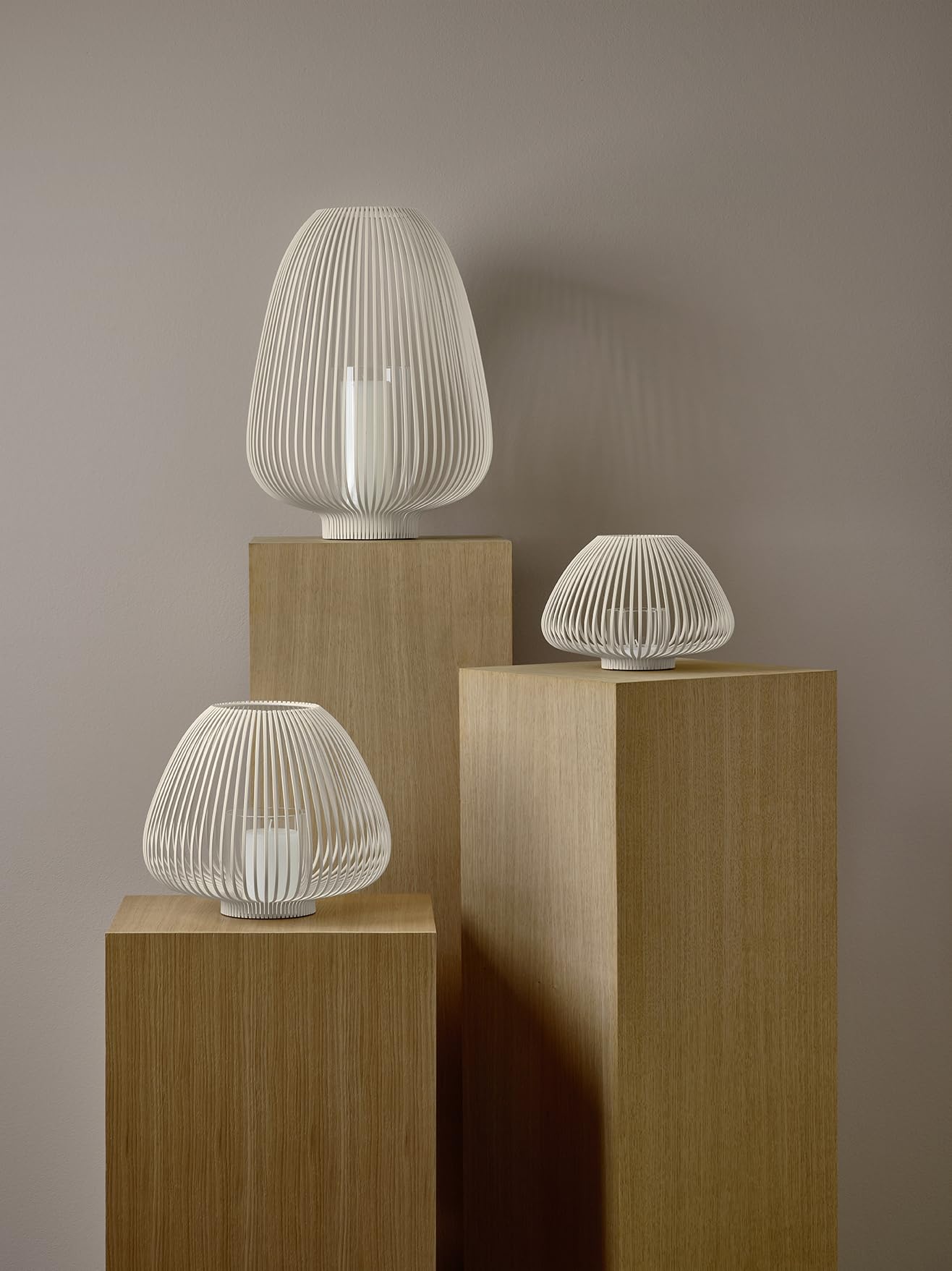 blomus Laterne -LYVA- | Nomad | Größe S | 25Ø x 17H cm | Kerzenhalter Beige | Windlicht aus Stahl inkl. Glaszylinder | Laterne Deko | Indoor Windlicht