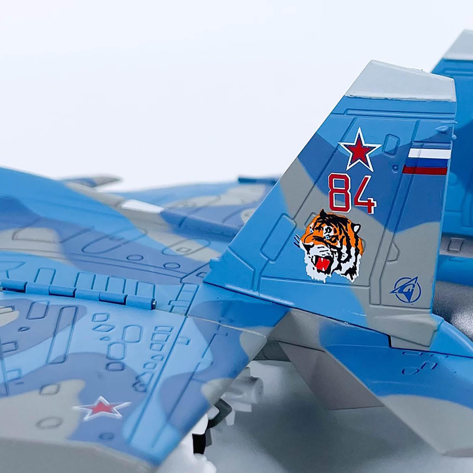 Amazon.co.jp: 1/100スケール ロシア海軍 Su-33 戦闘機 合金モデル