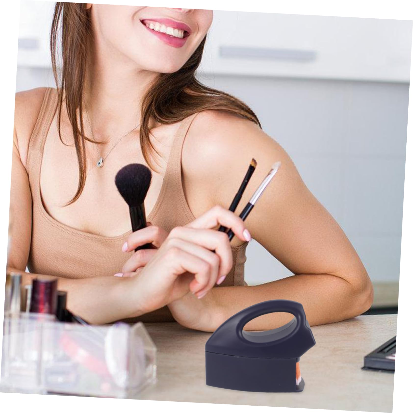 Didiseaon Unique Design Foundation Brush Shaped Makeup Brush for Face for Soft Bristles Portable Women's Makeup Brush Easy to Clean Natural Finish