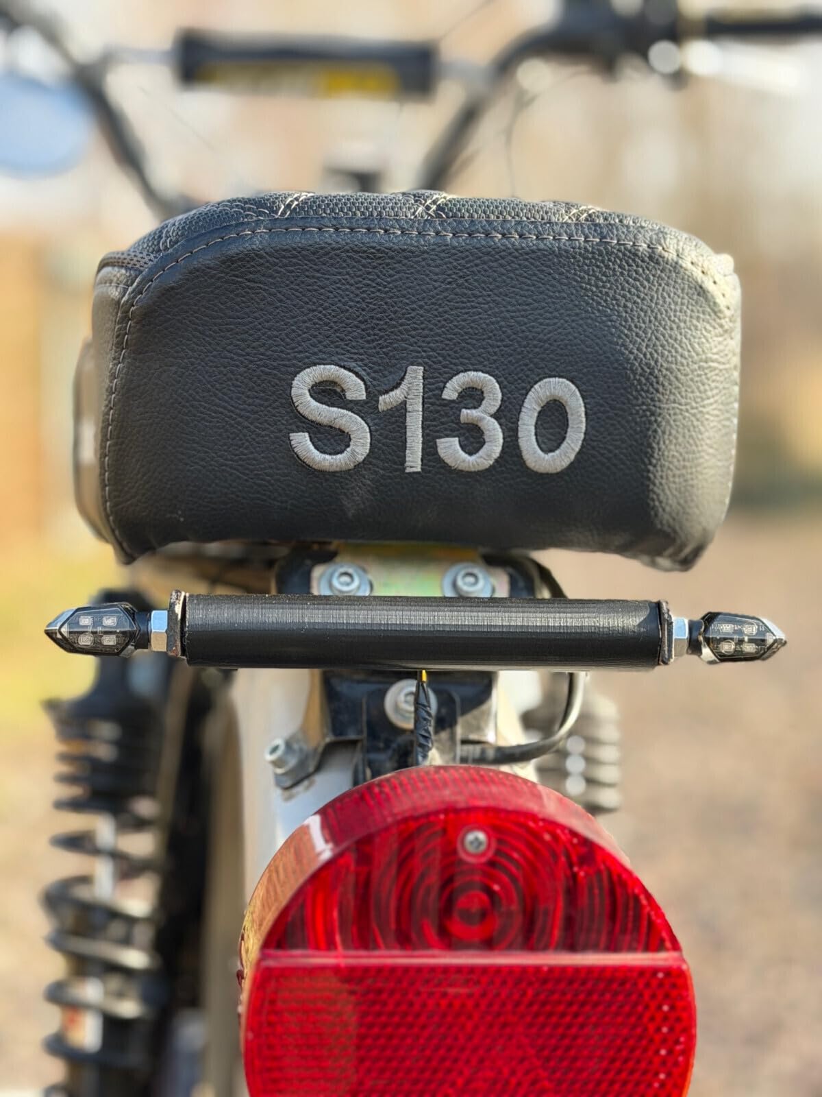 Blinkerhalter Set mit LED-Blinkern für Simson S50 S51 S70, M8 Blinkerträger vorne & hinten für Gepäckträger, 12V LED-Blinker inkl. Blinkgeber
