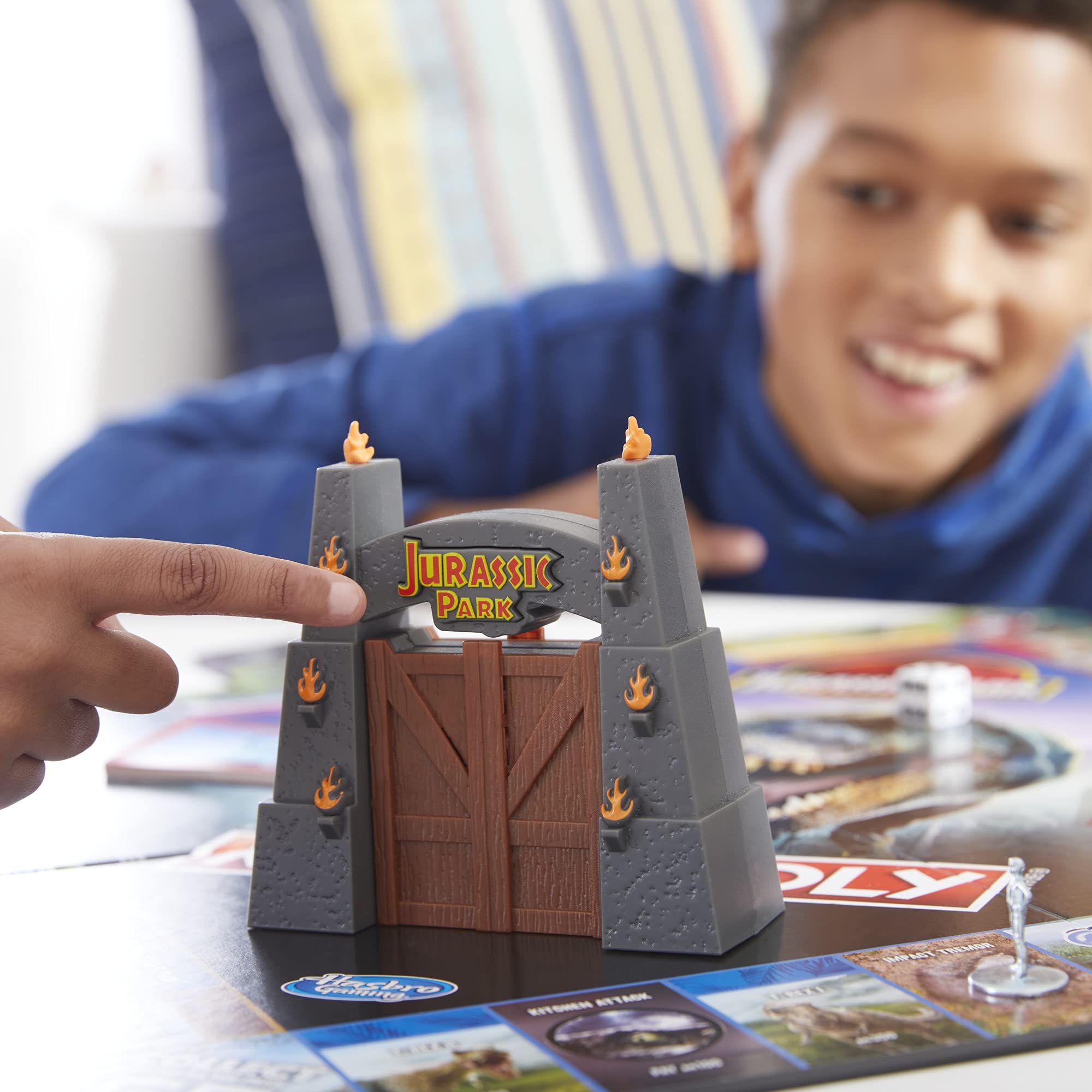Monopoly : Jurassic Park Edition, gra planszowa dla dzieci, od 8 lat, wielokolorowa, L