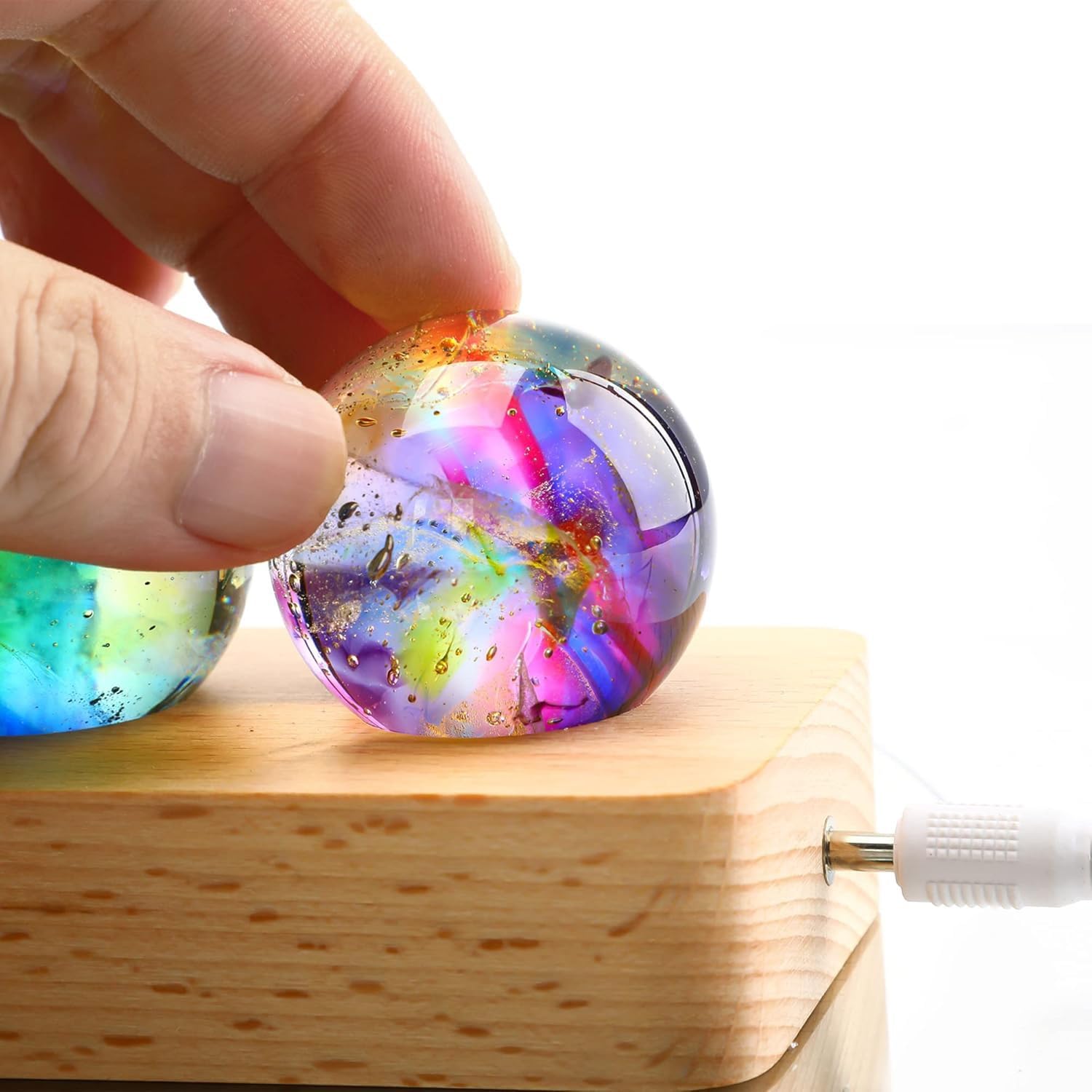Galaxy Samll Ball Z Drewnianą Podstawą LED, 7 Kolorów 40mm Kryształowe Kamienie Kwarcowe I Kamienie Lecznicze, Dekoracje Na Światło Nocne W Domu Prezenty(Round+Long Base,B 7 Ball Beech)