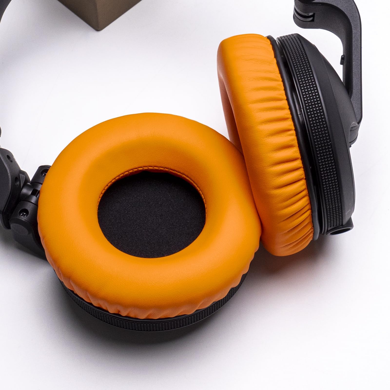 Ersatz-Ohrpolster und Kopfbügel-Kissenbezüge aus dickem, weichem Proteinleder, kompatibel mit Pioneer HDJ-X5 X5BT HDJ-X7 X7BT HDJ-X10 DJ-Kopfhörern, mit Memory Foam-Füllung (orangefarbeneKit)