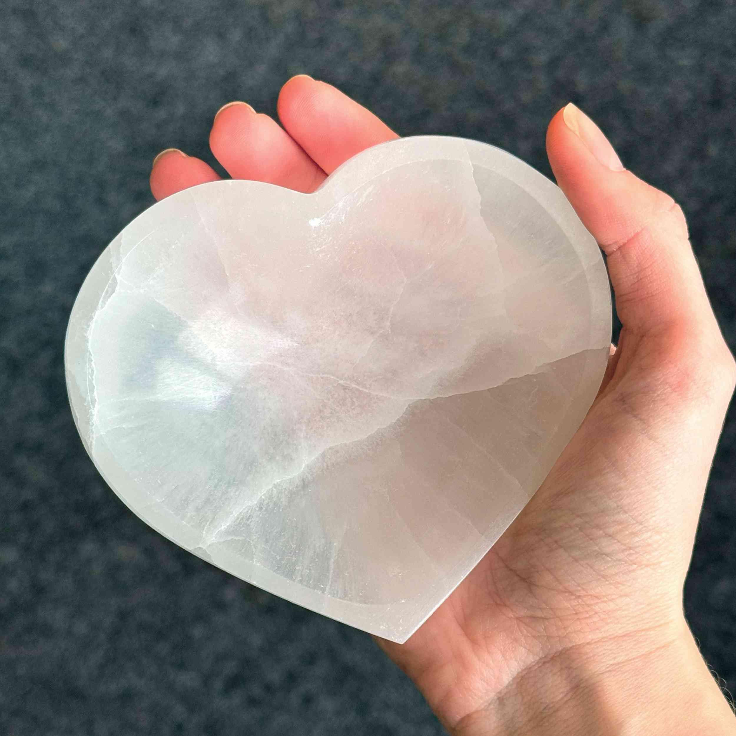 NKlaus 15595 - Cuenco de selenita natural con forma de corazón (10 x 11 cm), diseño de piedras preciosas