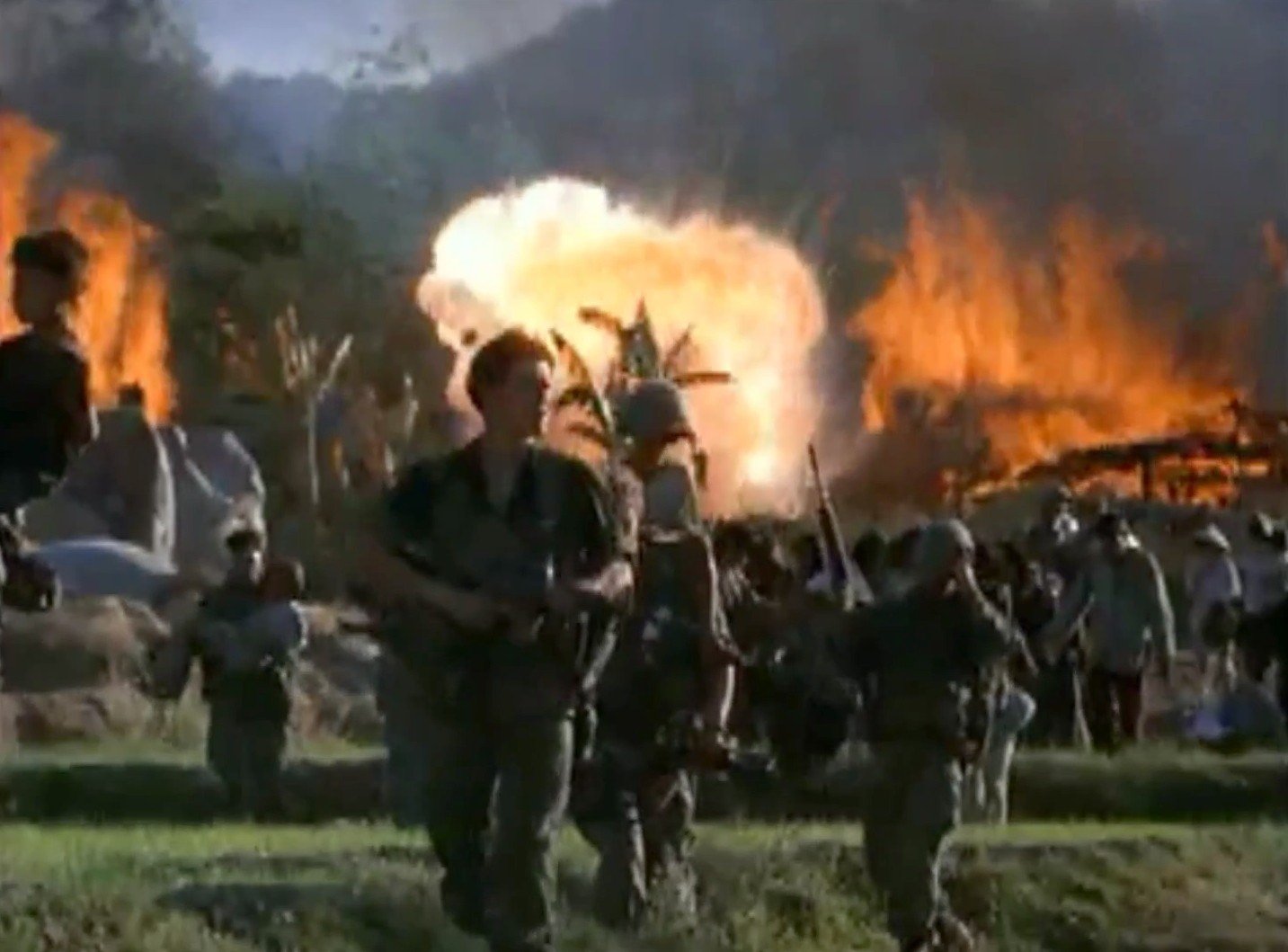 プラトーン<特別編> [DVD]