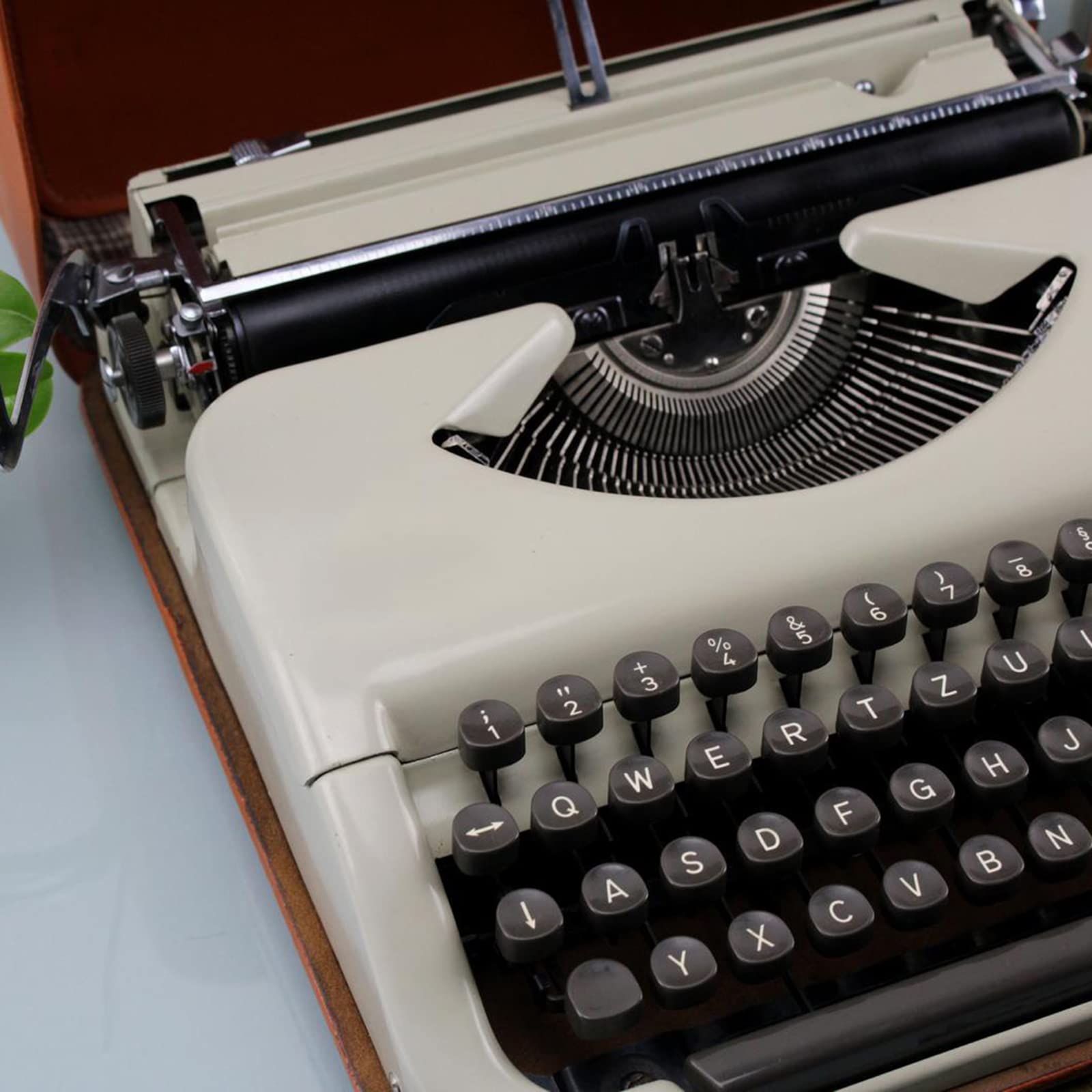 ヴィンテージ　　タイプライター Amazon.co.jp: 1955年 ドイツ製 昔ながらのタイプライター 機械