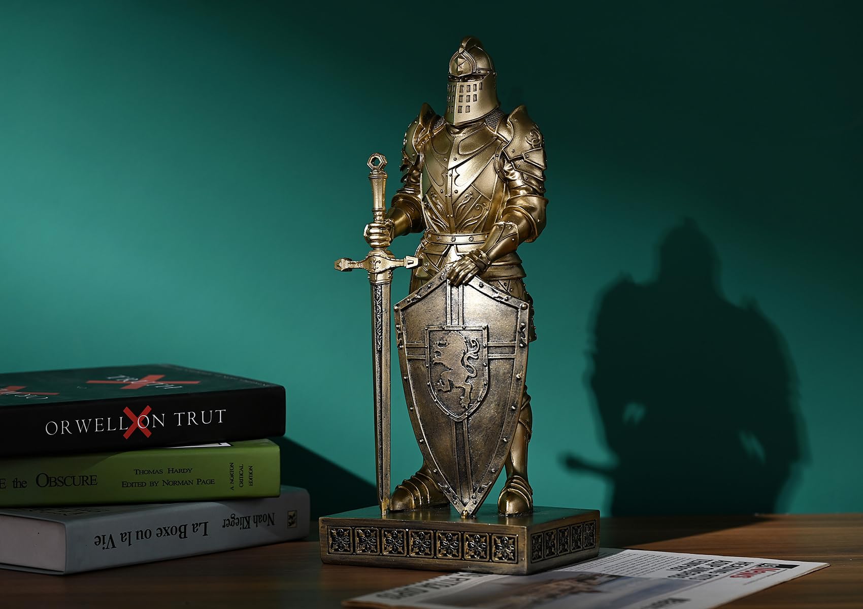 King's Guard Akcesoria na biurko Statua Rycerz Ornament z Tarczą Brąz | Średniowieczny rycerz przycisk do papieru do biura i domu kolekcja na prezent 30 cm nadaje się do biura, gabinetu i salonu