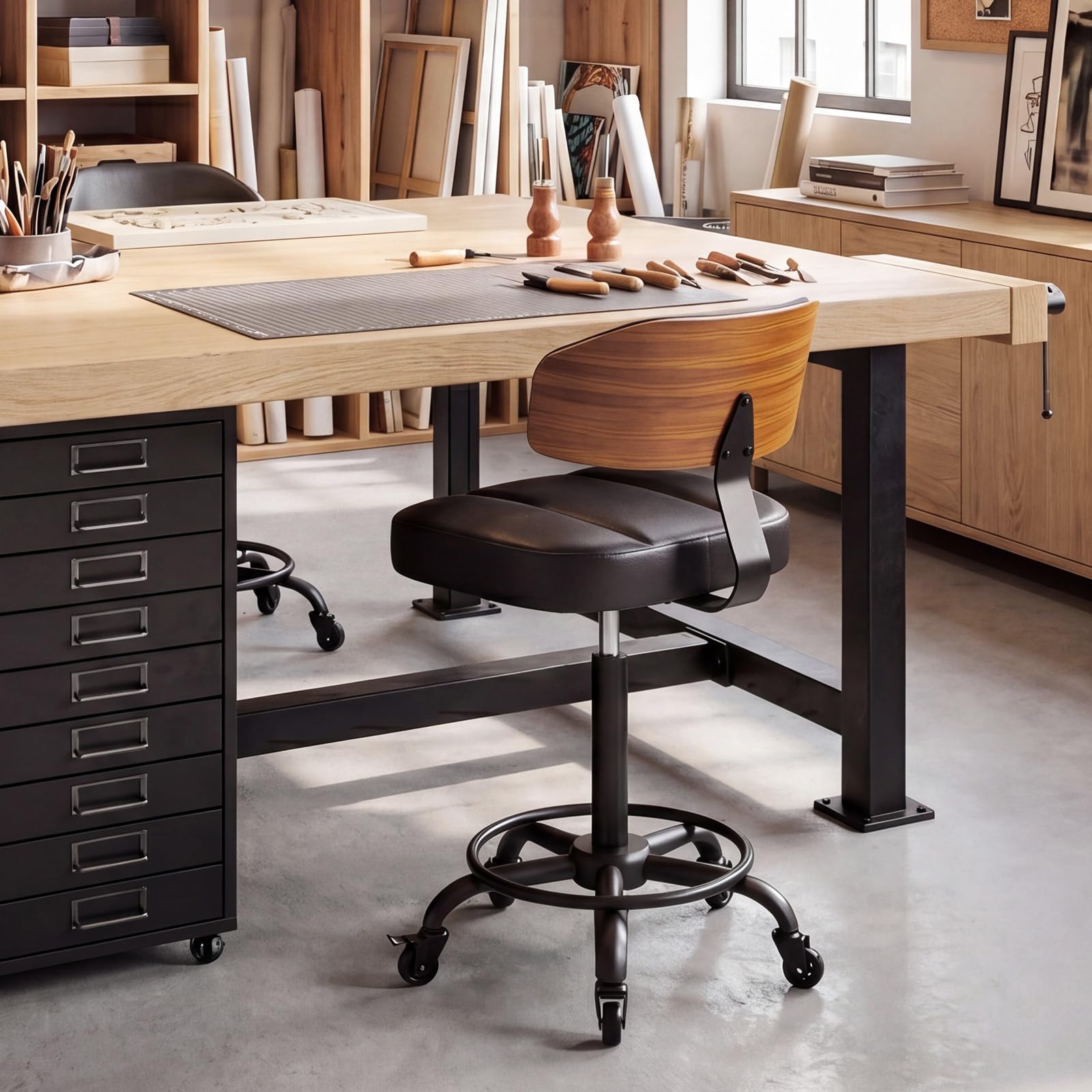 Rollhocker HöHenverstellbar, Bürohocker Ergonomisch,Arbeitshocker, Drehhocker 360°,Mit Rückenlehne Pu-Sitzpolsterung Für Spa Zeichnung Salon Arbeit Büro Bar Studio Labor Black
