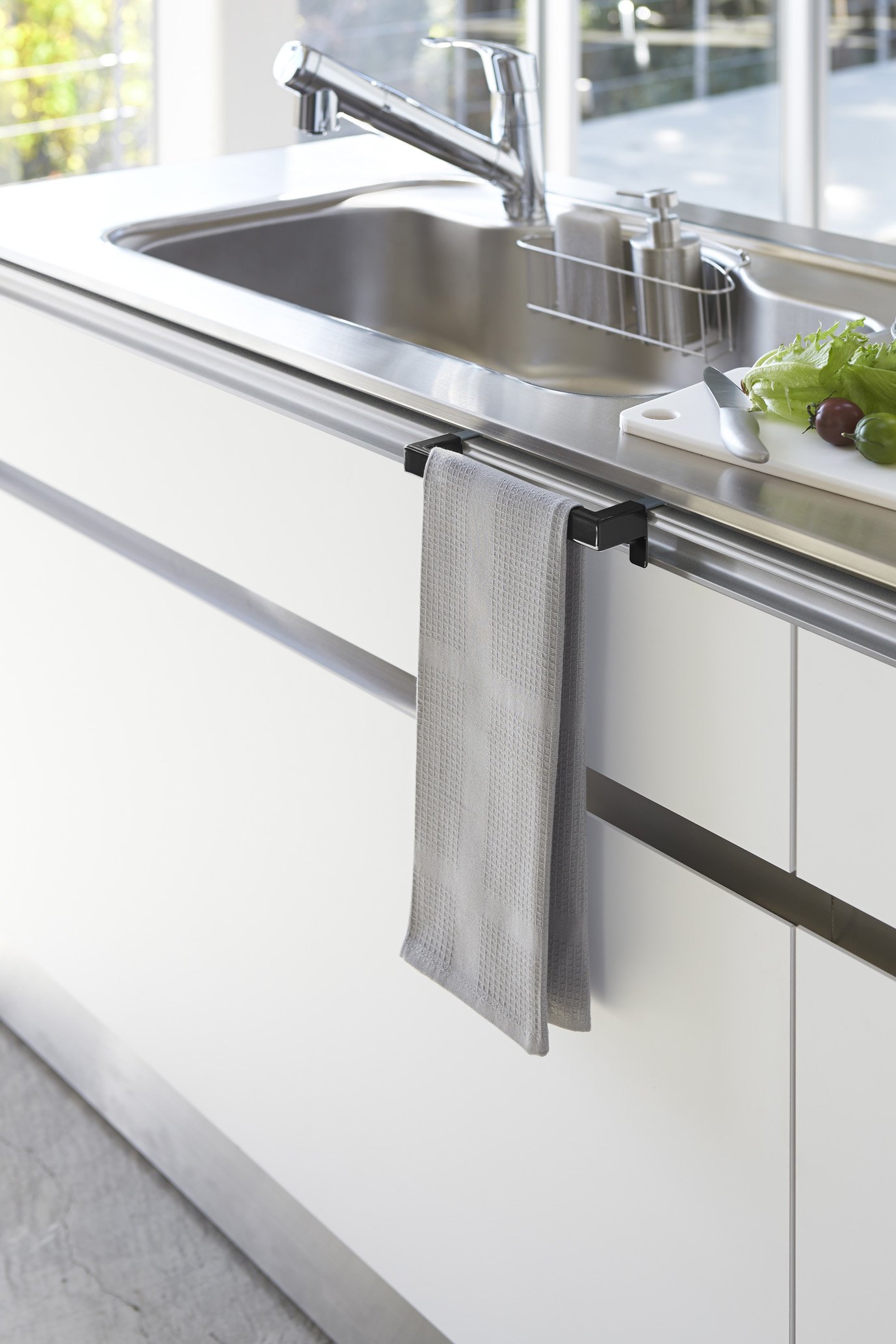 Yamazaki 2854 TOWER Towel Hanger, black, Steel, 19 x 67 x 4 cm