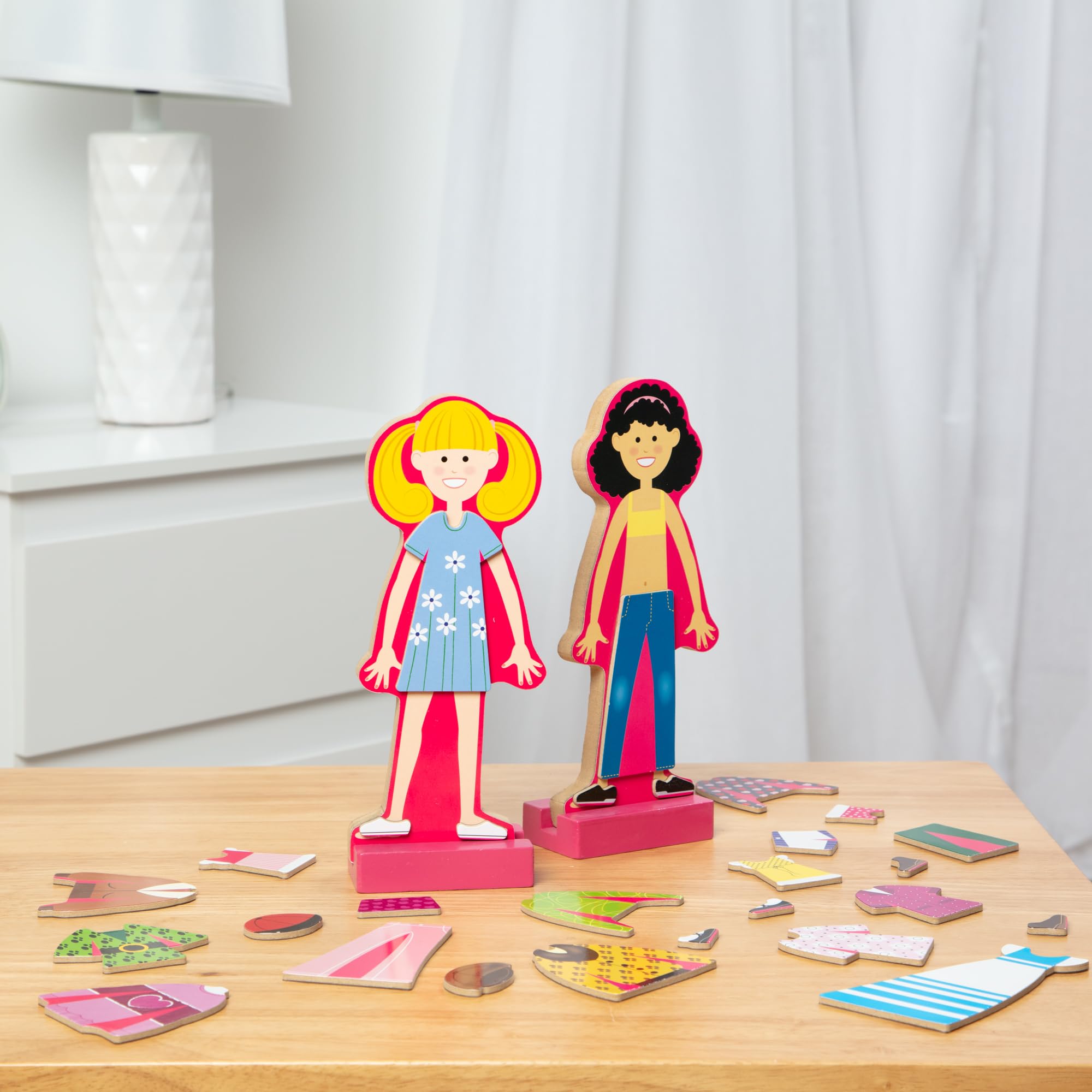 Melissa & Doug - Magnetische Anziehpuppen aus Holz - mit mehr als 60 Teilen für kreativen Ankleidespaß, Fördert Fantasie und Motorik, Für Kinder ab 3 Jahren