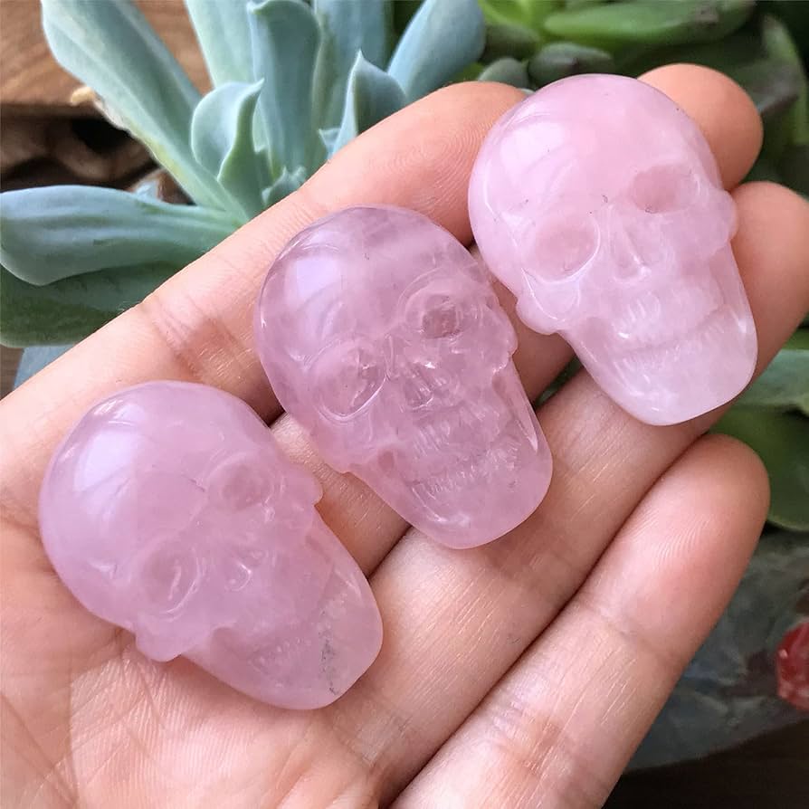 天然水晶の手彫り宇宙人の頭蓋骨 天然水晶の手彫り宇宙人の頭蓋骨