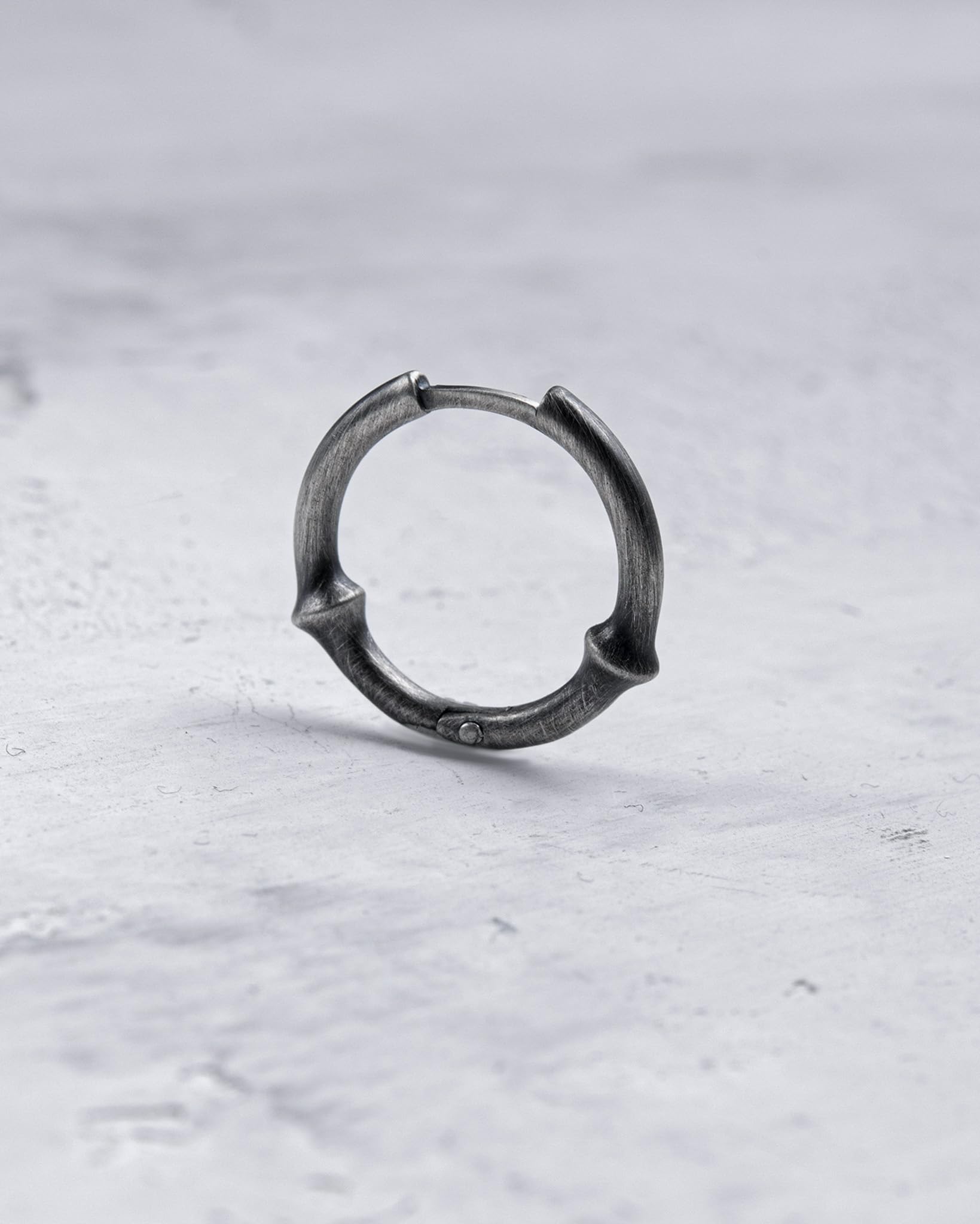 Orecchini 925 Argento DOMAS – Orecchino Viking Unico per Uomo Donna – Piccole Cerchie in Argento Sterling – Huggie Ipoallergenico – Gioielli per Compleanni, Anniversari e Regali