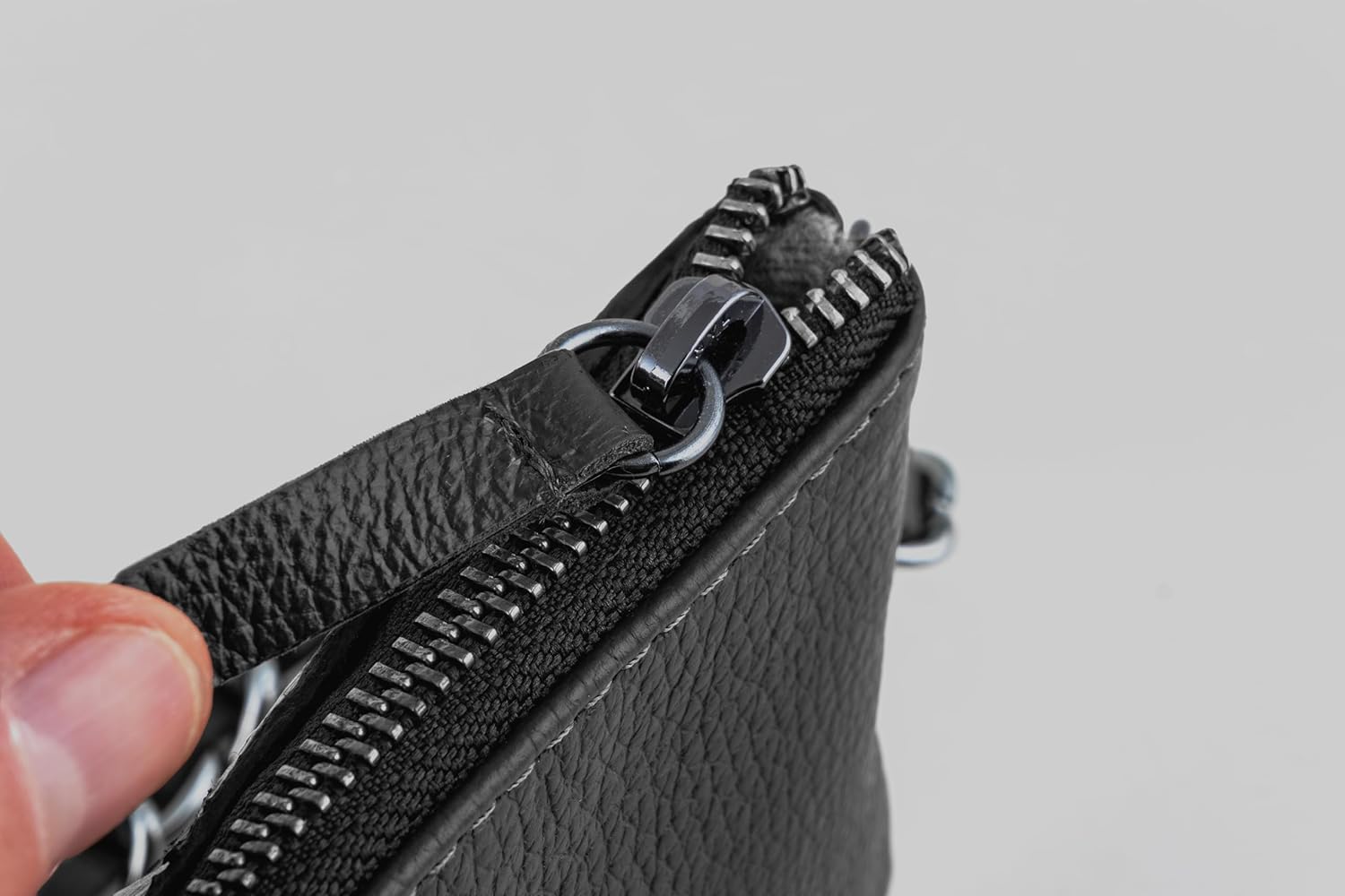 Bolsa Feminina Sool Elle Couro Legítimo de Pirarucu – Sustentável, Alça Longa e Curta, Artesanal Brasileira em promoção! Veja a oferta e mais achadinhos de Bolsas 3 Hoje é o melhor dia para comprar Bolsa Feminina Sool Elle Couro Legítimo de Pirarucu – Sustentável, Alça Longa e Curta, Artesanal Brasileira com aquele preço maroto! Promoção! Aproveite a oferta! 3