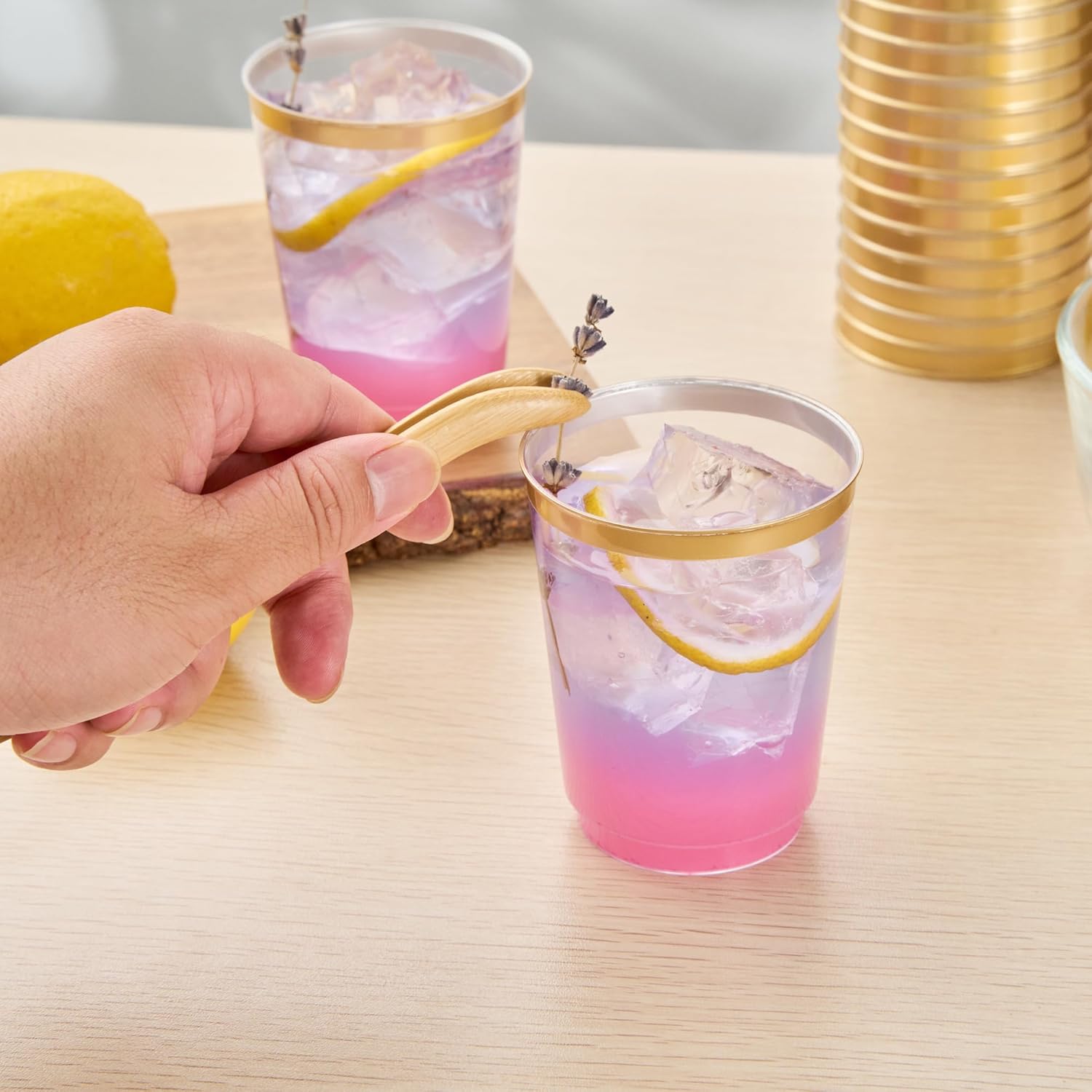 Restaurantware Party Cups 10 oz Pack of 500 Clear Plastic Cups with Gold Rim Disposable, Durable Plastic Glasses Cold Food-Friendly Tumblers for Cocktails at Birthday Parties, Pool Parties