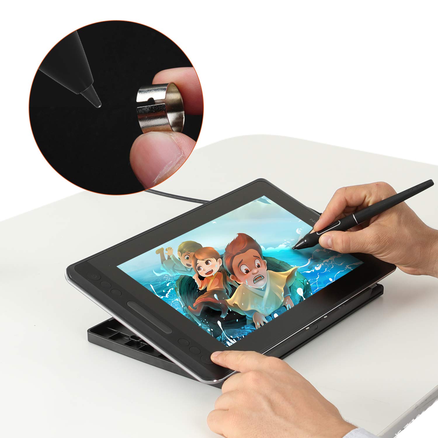 Pióro bezbateryjne HUION PW507 Łączy 8192 wartości nacisku pióra z najwyższą szybkością pomiaru 266 PPS, co jest kompatybilne z KAMVAS PRO 12, PRO 13, PRO 16