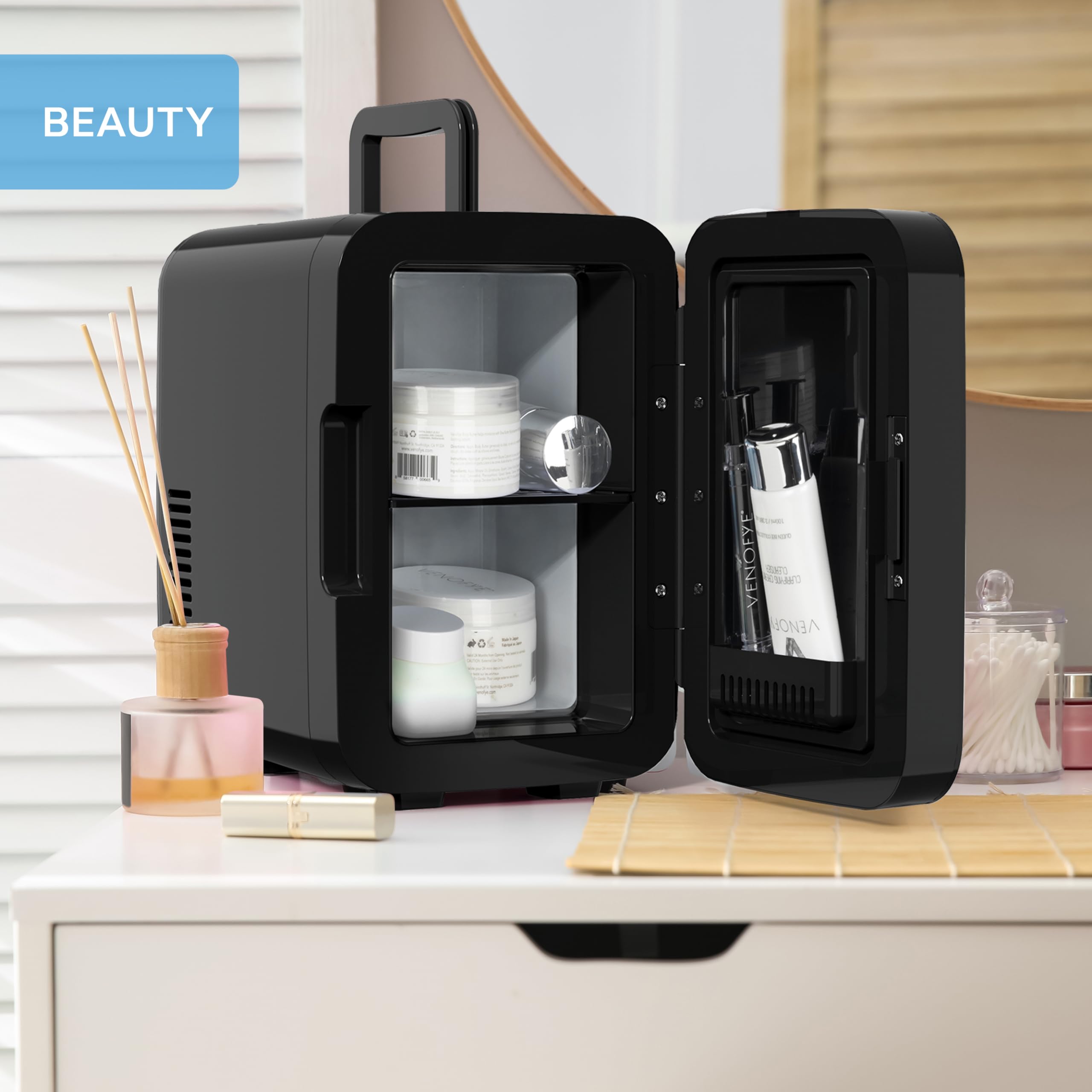 MONCOOK Mini Frigorifero - Piccolo, Portatile E Silenzioso - Minifrigo Con Porta In Vetro Per Cosmetici, Cibo E Bevande - Raffredda E Riscalda - Perfetto Per Casa, Ufficio O I Viaggi - 6L - Nero