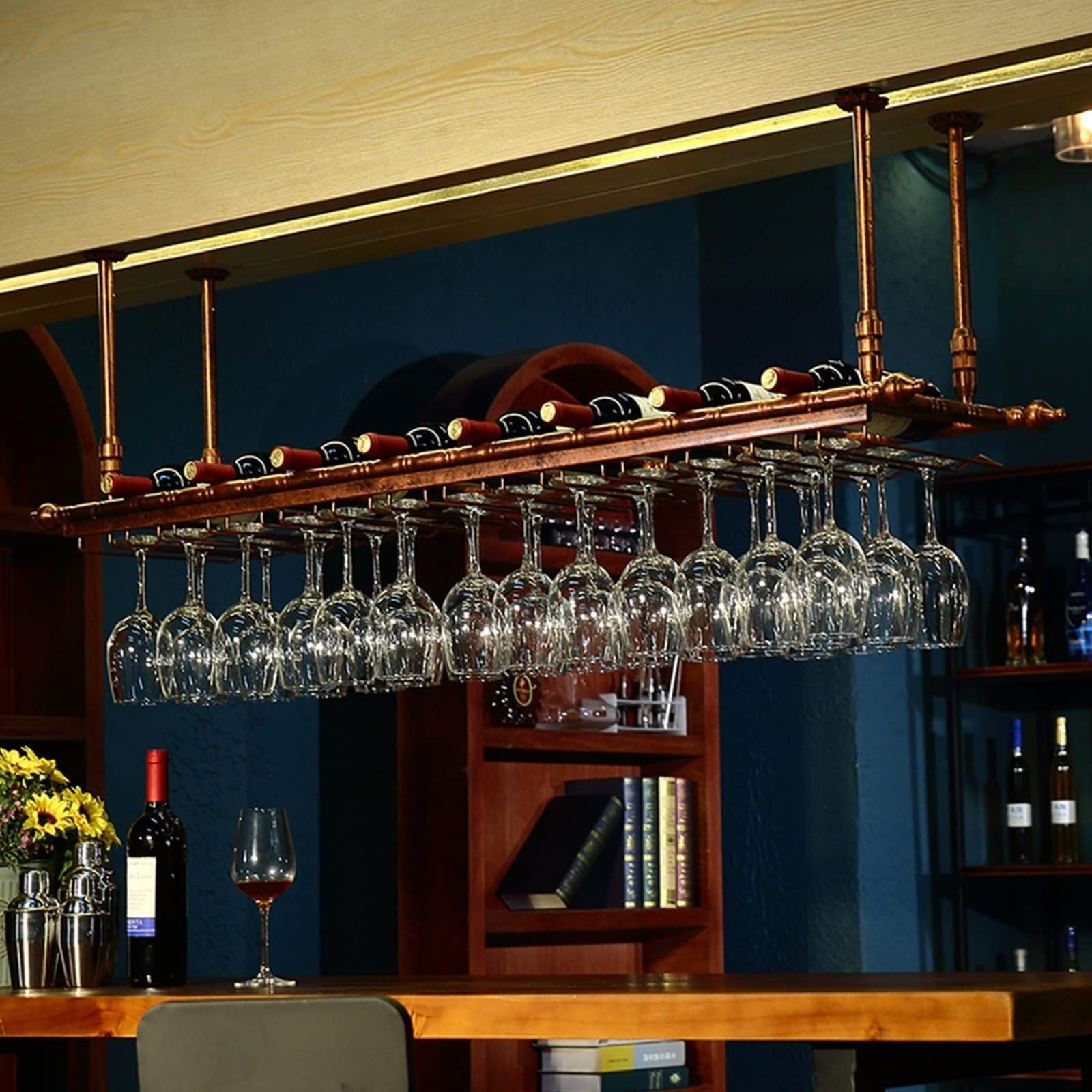 Casier à vin de plafond pour sublimer votre cuisine et vos soirées autour du bar