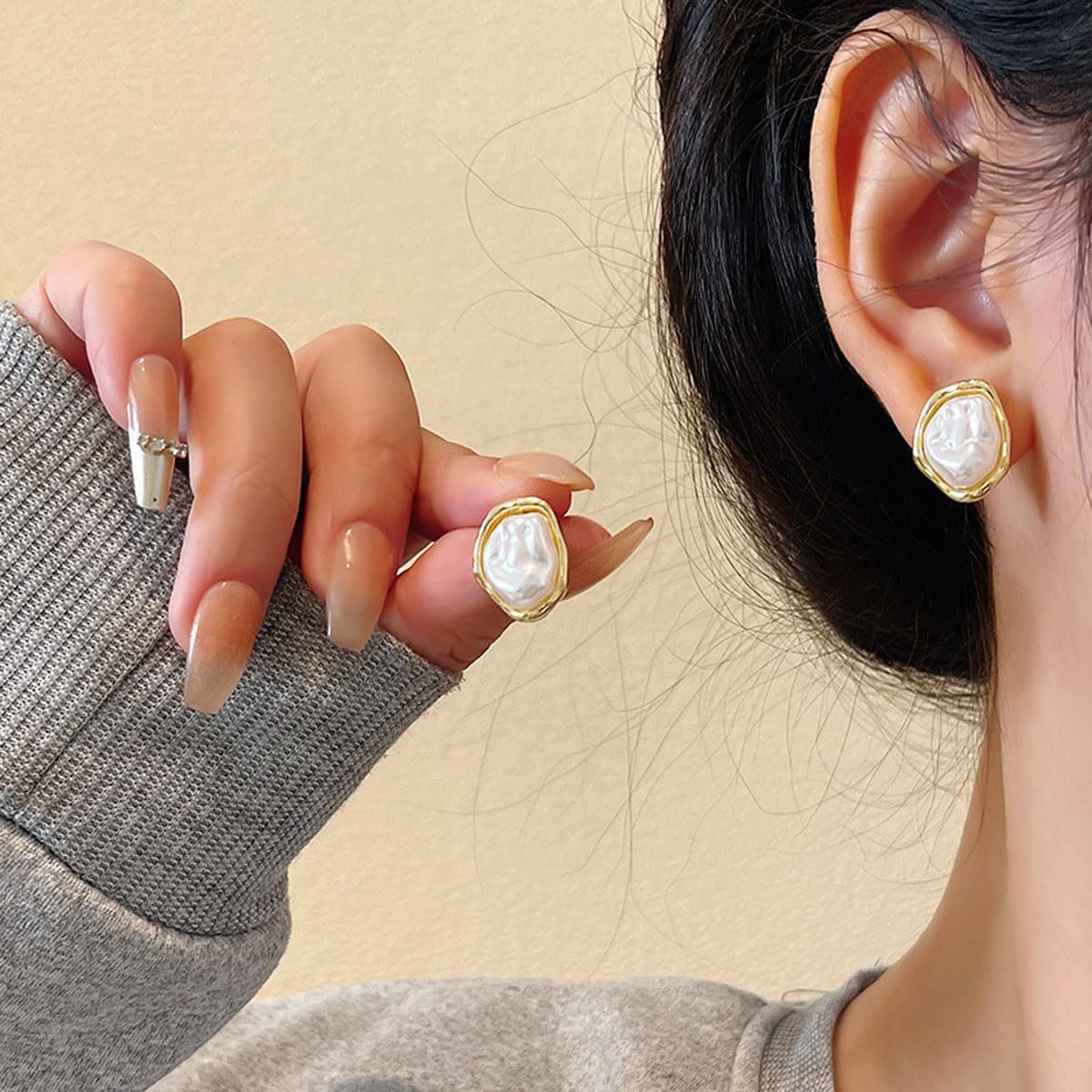 Chunky Pearl Gold Earrings for Women Baroque Pearl Earrings Trendy Statement Stud Earrings Jewelry for Women - Image 2