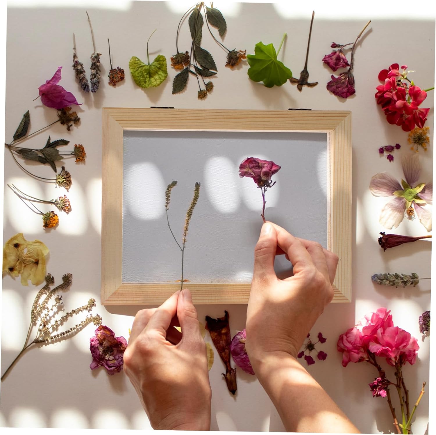 JEWEDECO Handmade Paper Making Kit with Wooden Screen and Deckle Mold Includes Mesh Screens and Absorbent Papers for DIY Crafting