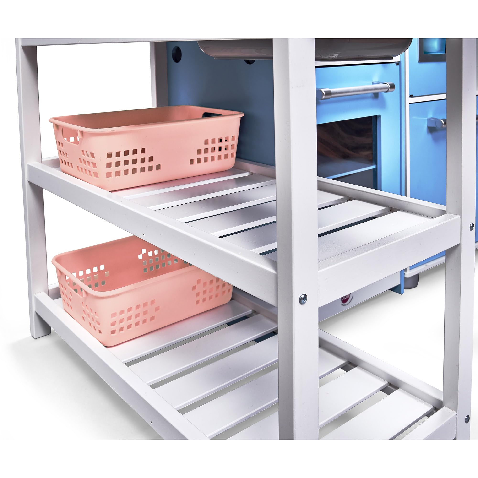 Plum Roleplay Kids Indoor Wooden Penne Pantry Bakehouse Kuchnia z przyborami do gotowania, lodówką z maszyną do lodu i kuchenkami elektrycznymi ze światłami i dźwiękami - 3 lata plus 110 x 102 x 33 cm
