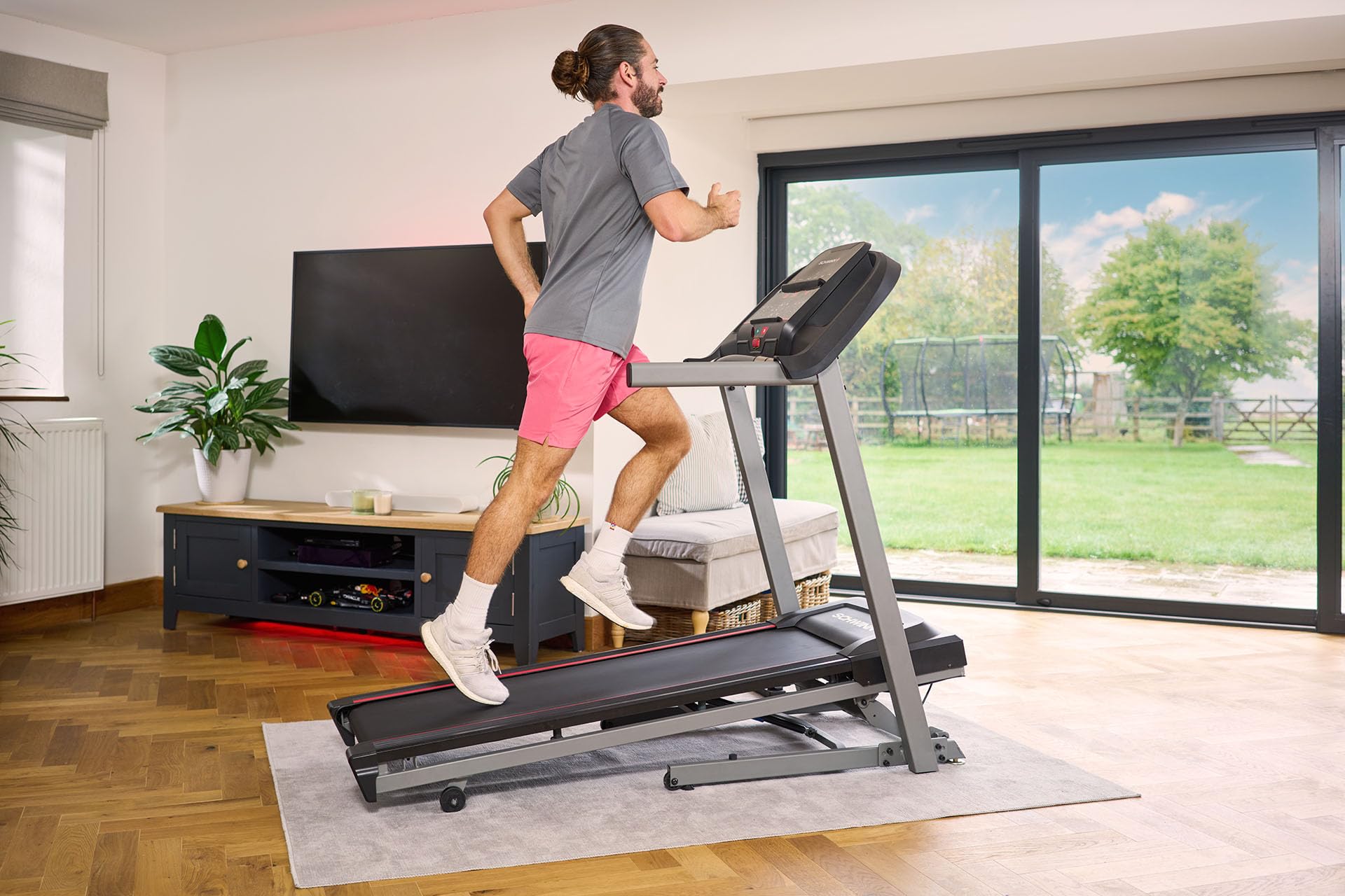 Schwinn Laufband Serie – elektrisch klappbar mit Bluetooth FTMS, kompatibel mit JRNY, Zwift & Kinomap – bis zu 18 km/h, SoftDrop, leise für Zuhause