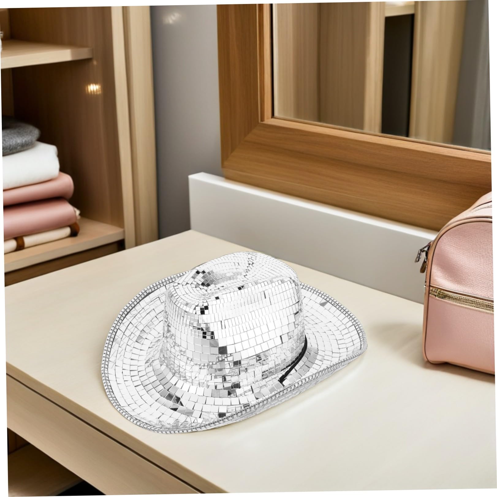 Sombrero de Vaquera Plateado Brillante Diseño Espejo | Talla 38x29x13cm, Acabado Reluciente, Estilo Western para Escenario y Festivales