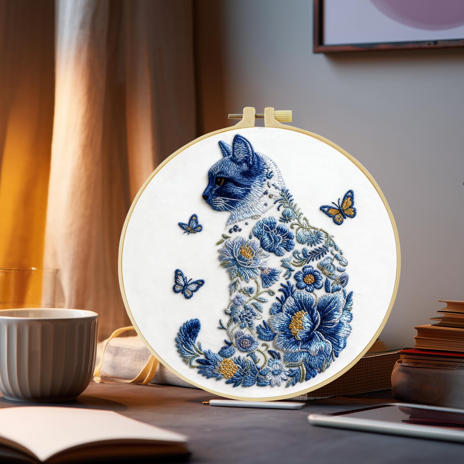 JOZYSH Kit de bordado con patrón de gato y mariposa de flores azules para principiantes y adultos, incluye tela, aro, hilos de color, agujas e instrucciones (idioma español no garantizado), punto a
