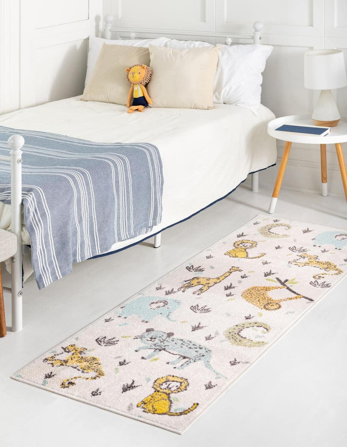 Unique Loom Whimsy Kids Collection Area Rug - Animals (Round 5' 3" x 5' 3", Ivory/ Black)