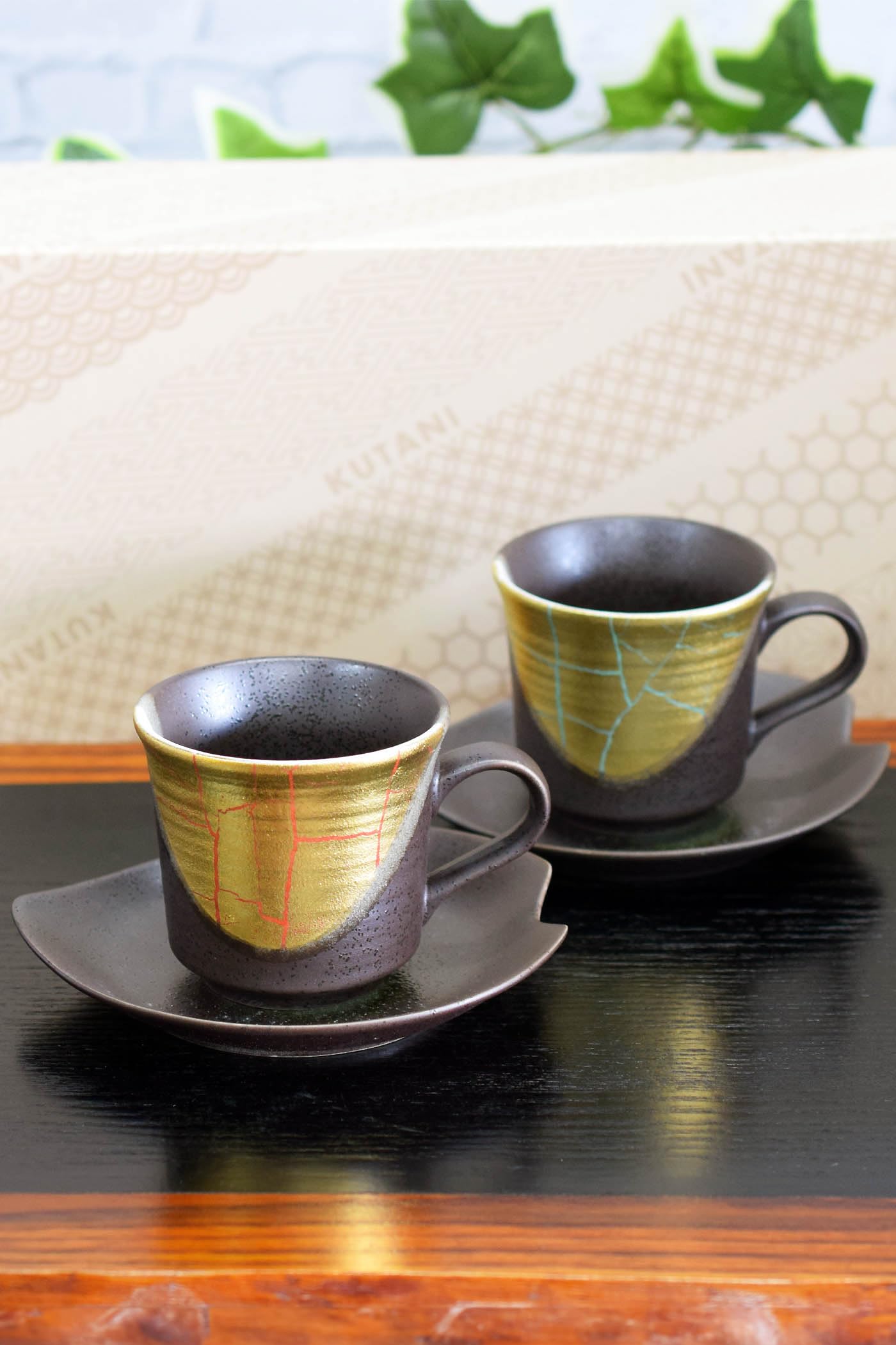 九谷焼　堀江青光　珈琲盌　カップ＆ソーサー ペア　栞共箱付き 九谷焼 堀江青光 珈琲盌 カップ＆ソーサー ペア 栞共箱付き 九谷焼