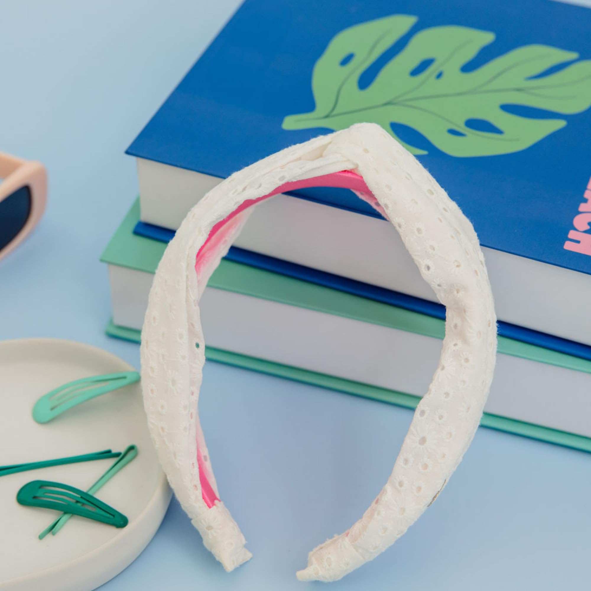 2240 Eyelet Top Knot Headband, Cute Knotted Hair Accessories Resort White Amazon.com: Lilly Pulitzer Eyelet Top Knot Headband, Resort  main image 3