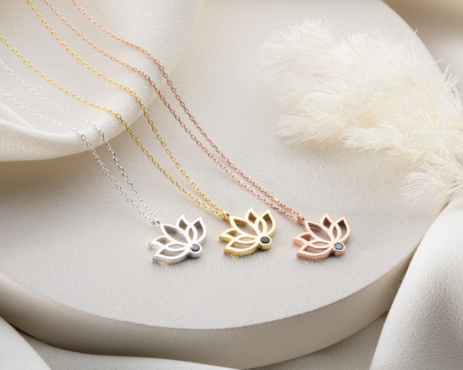 Delicato oro Lotus collana con pietra portafortuna, Lotus fiore ciondolo novembre citrino argento