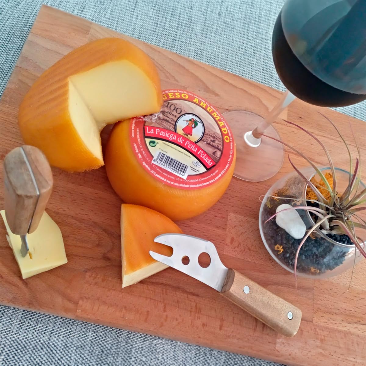 LA PASIEGA DE PEÑAPELADA Queso Ahumado Artesano, Queso redondo 3 kg (aprox) Al natural, Sabor Suave con Toque de Humo, Elaborado con Leche de Vaca Pasteurizada en Cantabria