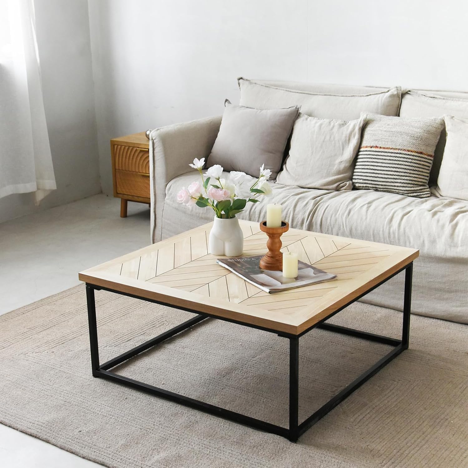Table basse en bois industrielle moderne pour des salons conviviaux