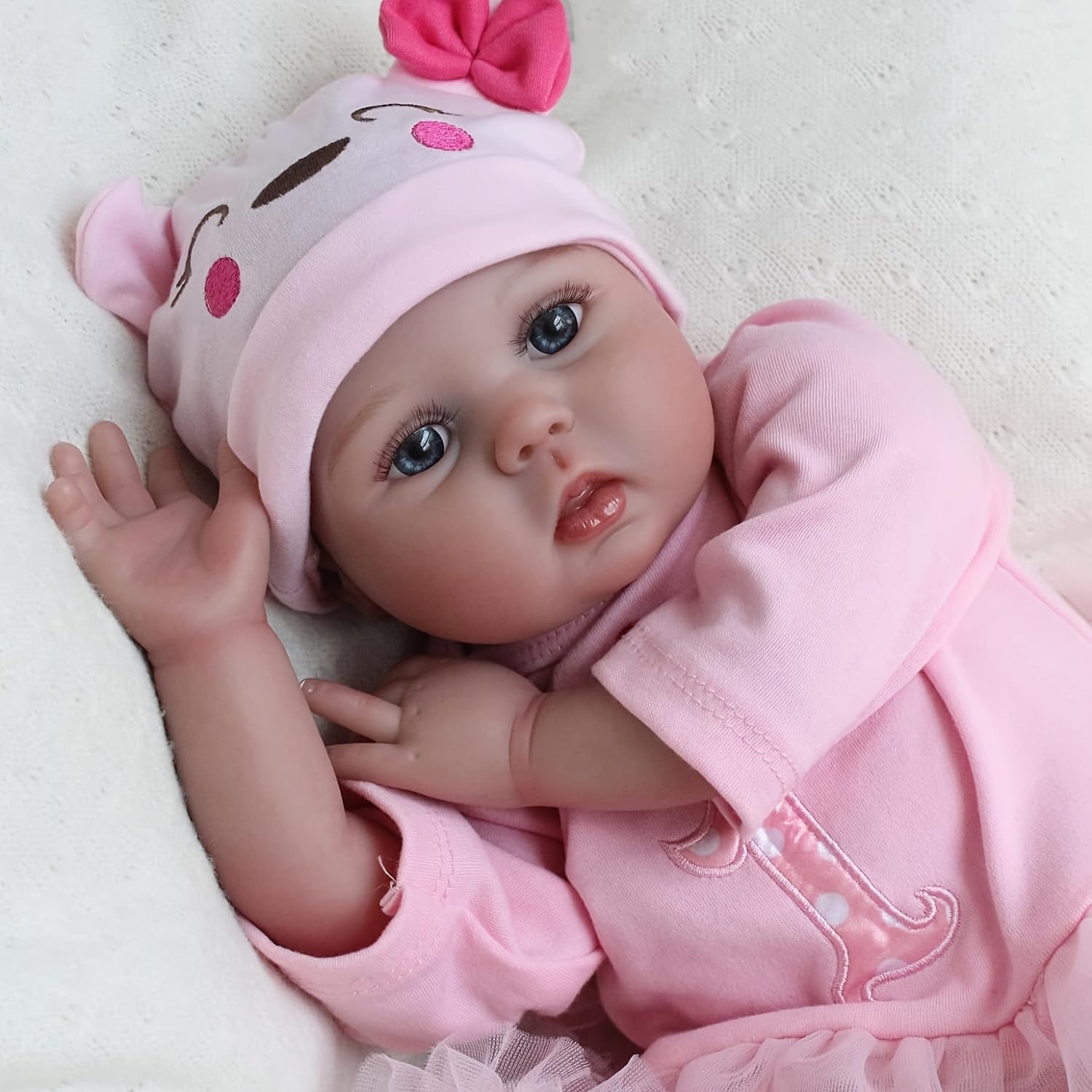 Reborn - Muñeca de bebé para niña de 55 cm, realista, realista, con silicona de vinilo suave, vestido rosa con falda de tul, jirafa, botella y chupete