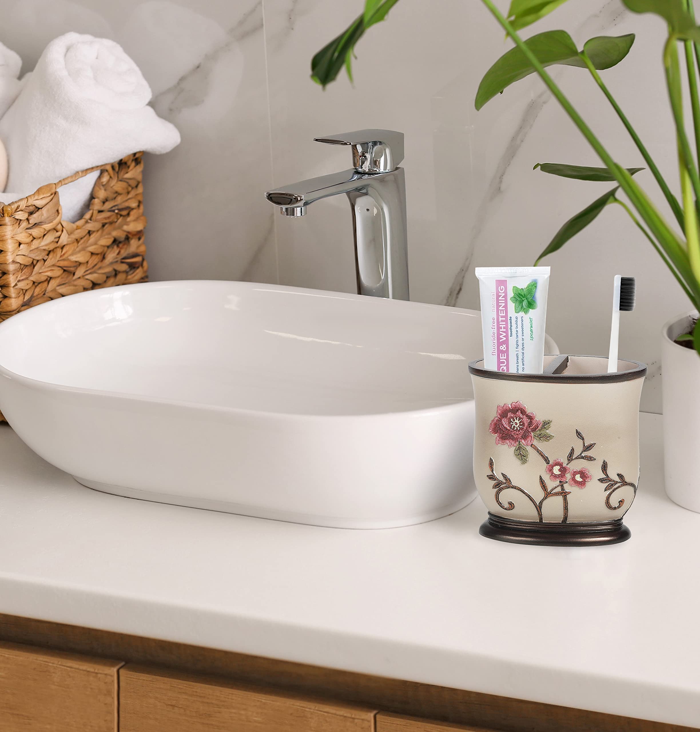 Zahari Home 4-teiliges Larissa Floral Badezimmerzubehör-Set Moderner klassischer Blumen-Seifenspender, Zahnputzbecher, Zahnbürstenhalter und Seifenschalenhalter Luxus-Dekor Einzigartiges Design