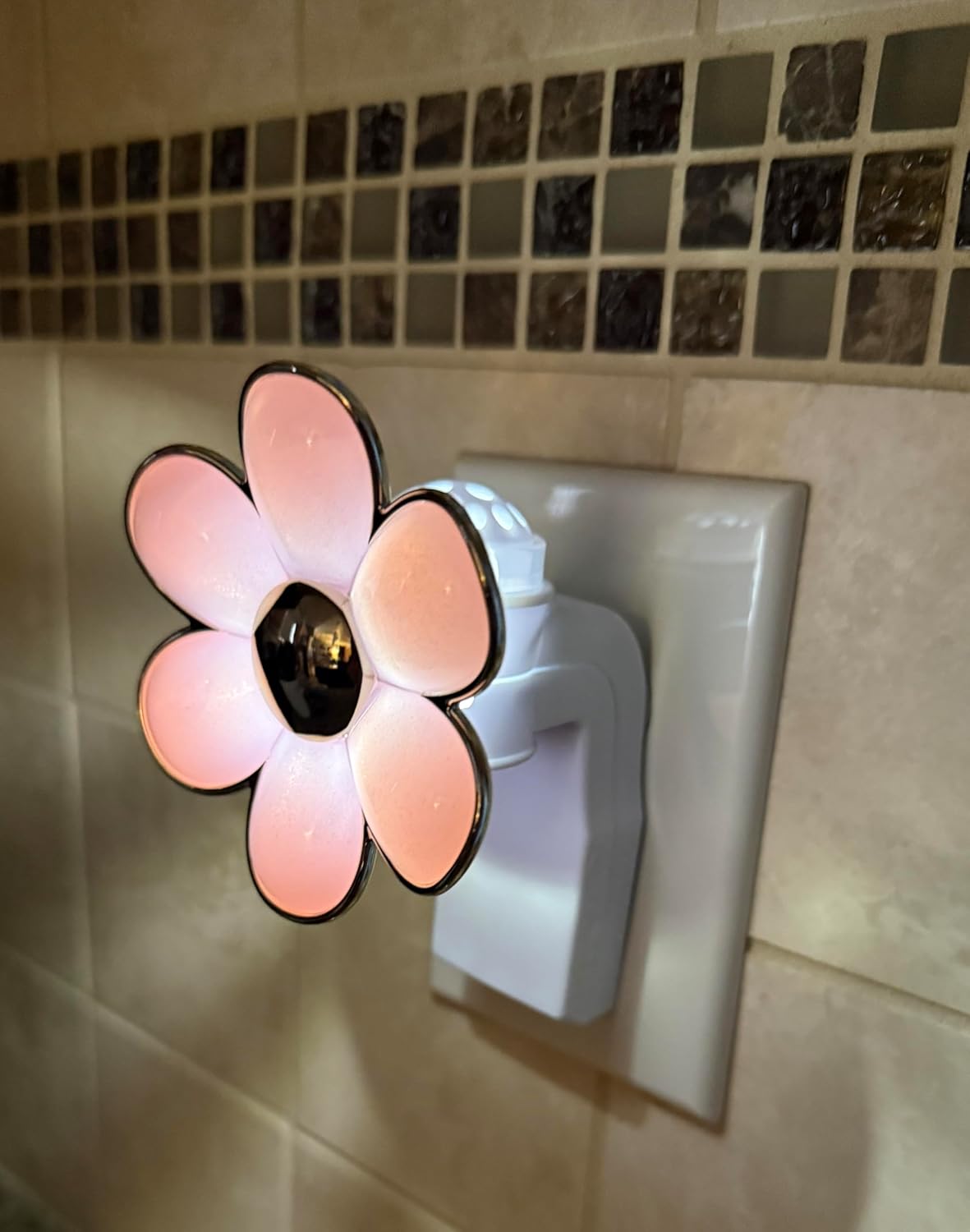 Bath and Body Works Daisy with Pink Petals Scent Control Nightlight Wallflowers Fragrance Plug