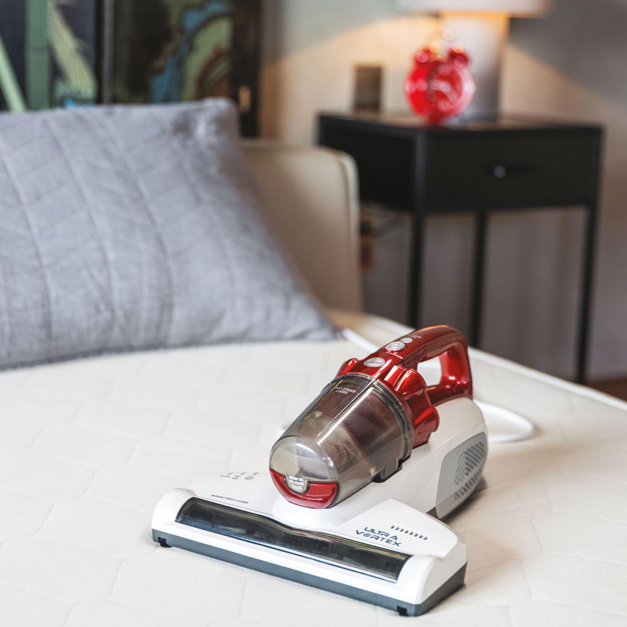 Hoover MBC500UV Ultra Vortex Aspirateur à Main Special Matelas Animaux Allergies, Ultra Puissant 500W, Lampe UV-C antibactérien, Anti-Acariens, Idéal Canapés Coussins Matelas, Blanc nacré Bordeaux