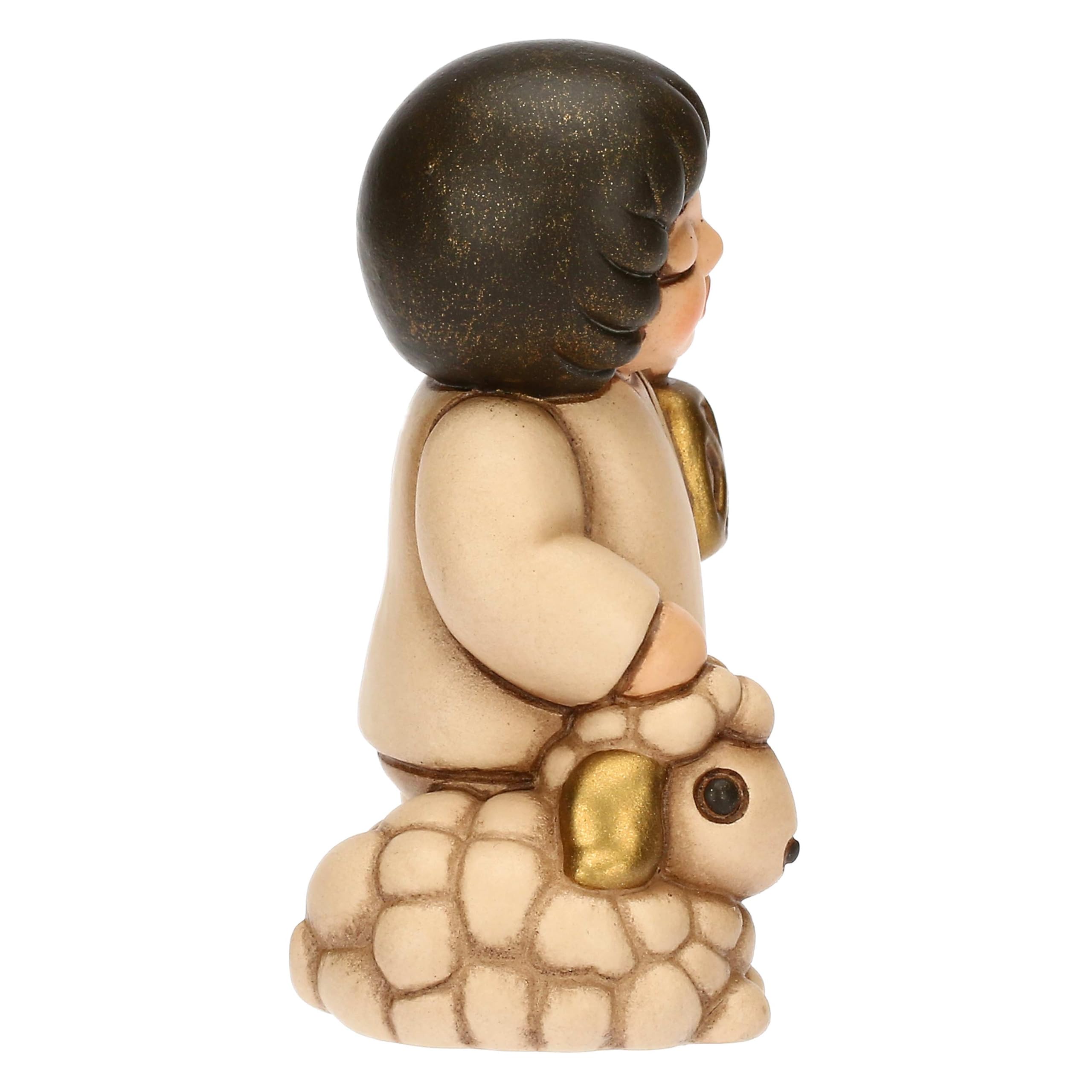 THUN - Bimbo con lanterna - ceramica - Collezione Presepe Classico - 4,5 x 3,4 x 6,5 cm