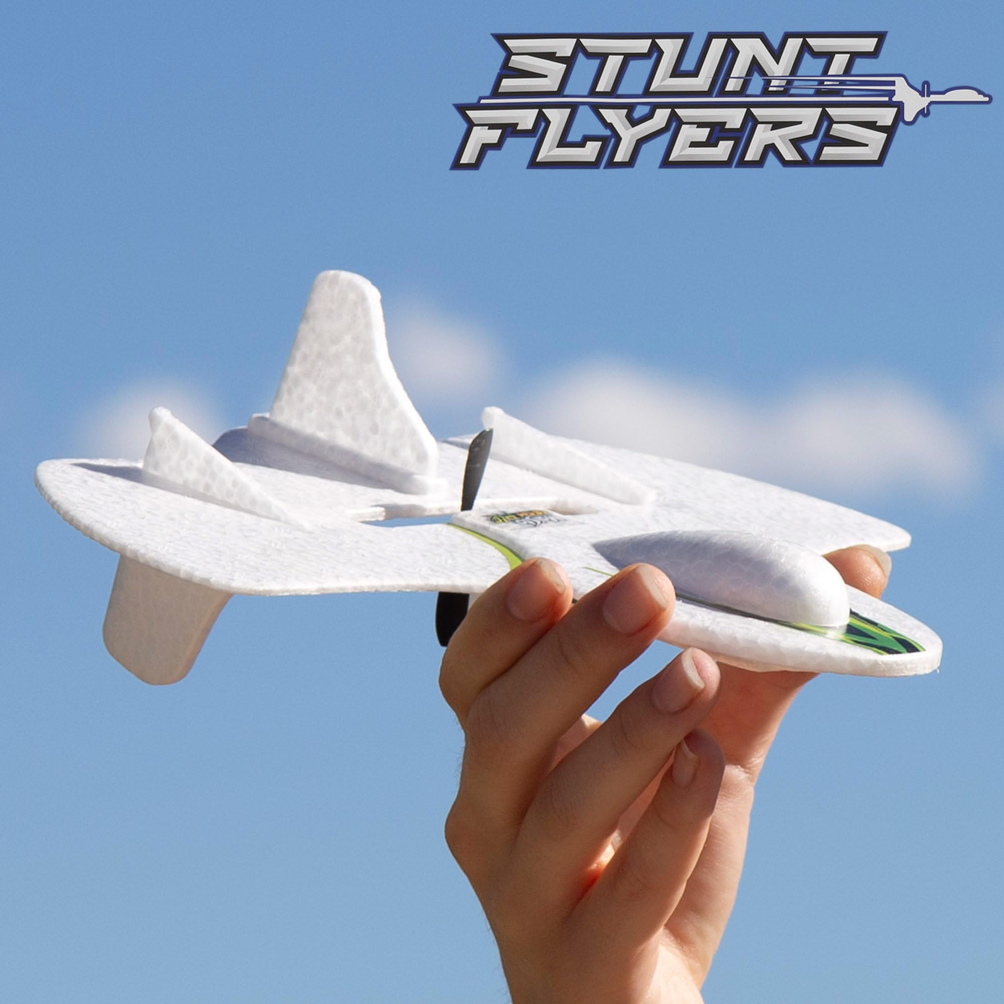 Maisto Tech RC Avión teledirigido niño, Stunt Flyers, 3 técnicas de vuelo, Frecuencia 2.4 GHz, USB, Incluye pegatinas, Control remoto, Aviones juguetes para niños, Regalos 8 años (78065)