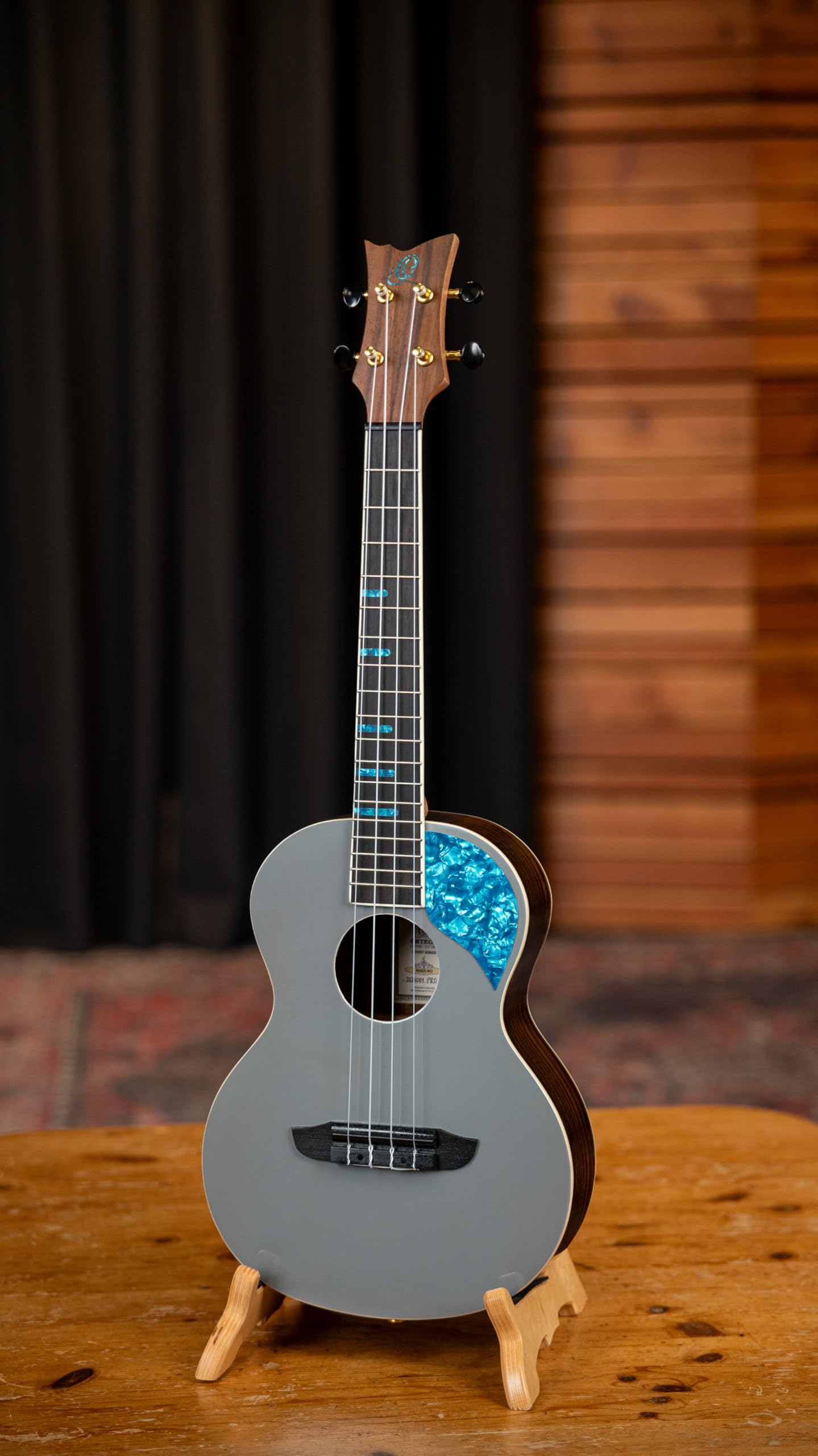 Ortega Guitars Ukulele Tenore Acustico – Ghost Series – Gig Bag Inclusa – Abete Rosso, Grey (RUGH-PLT)