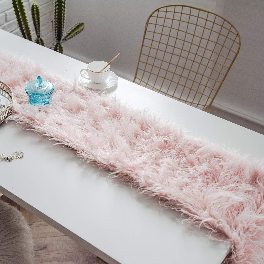 Chemin de table moderne en fausse fourrure à poils longs ultra doux en peluche à poils longs pour maison, cuisine, fête, mariage (rose, 30,5 x 221 cm)