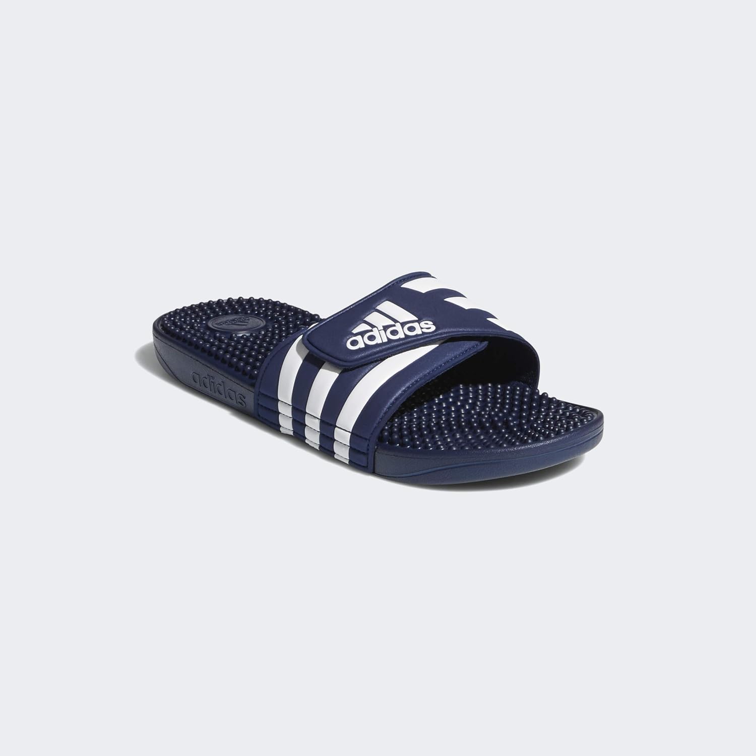 Sandlia slide Adidas Adilette Shower Slides masculino em promoção! Veja a oferta e mais achadinhos de Chinelos & Pantufas 8 Hoje é o melhor dia para comprar Sandlia slide Adidas Adilette Shower Slides masculino com aquele preço maroto! Promoção! Aproveite a oferta! 8