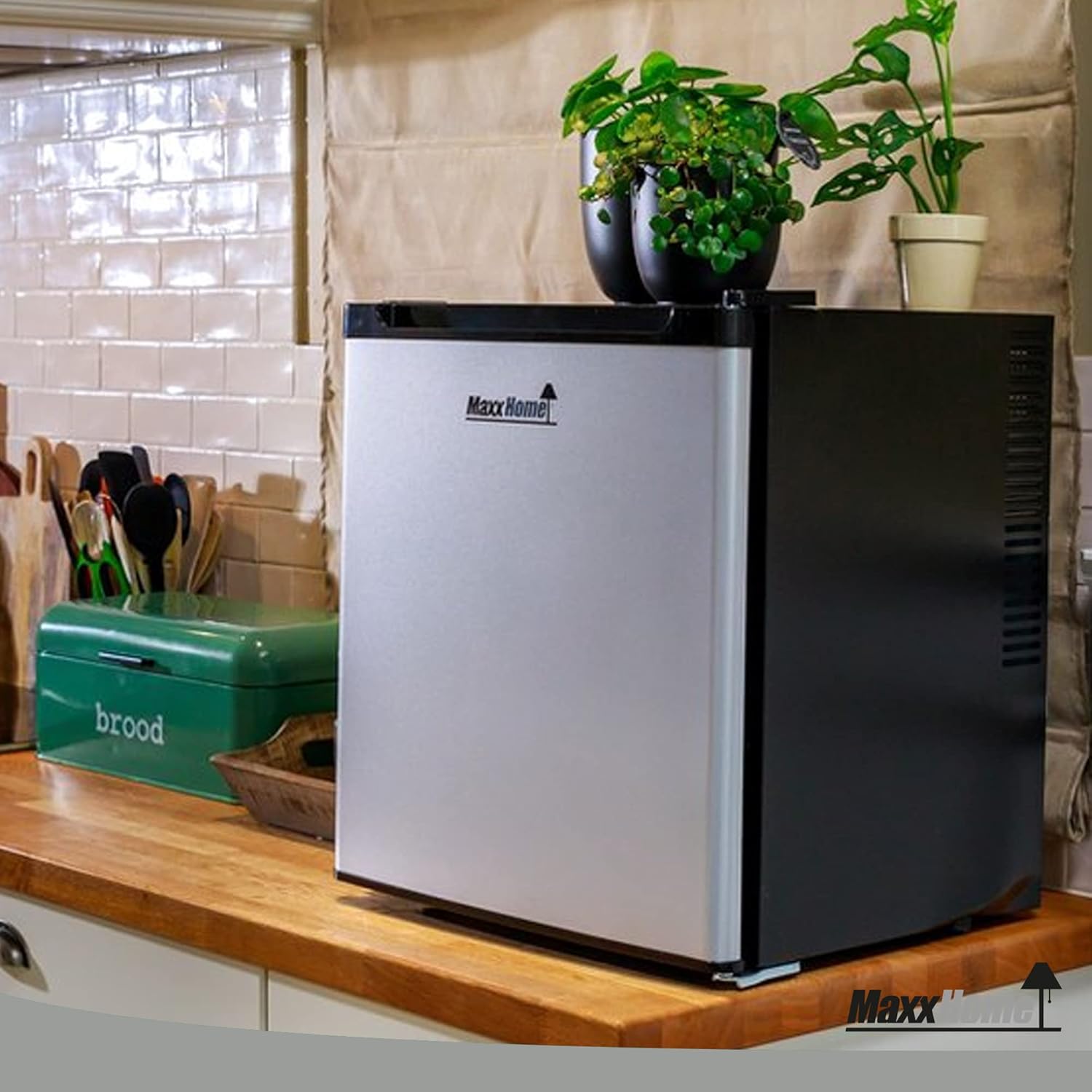 MaxxHome 42L Mini frigo tavolo mono porta, design Retrò, controllo temperatura regolabile, adatto per casa, ufficio e altre applicazioni domestiche | Colore Nero