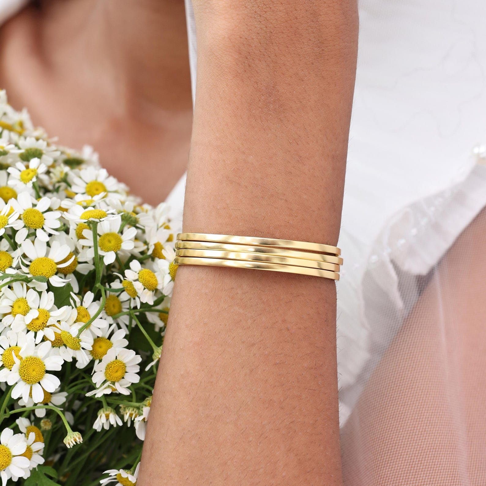 Pulsera de esposa grabada plata de ley 925 Mensaje personalizado delicado apilable brazalete novia novio hecho a mano