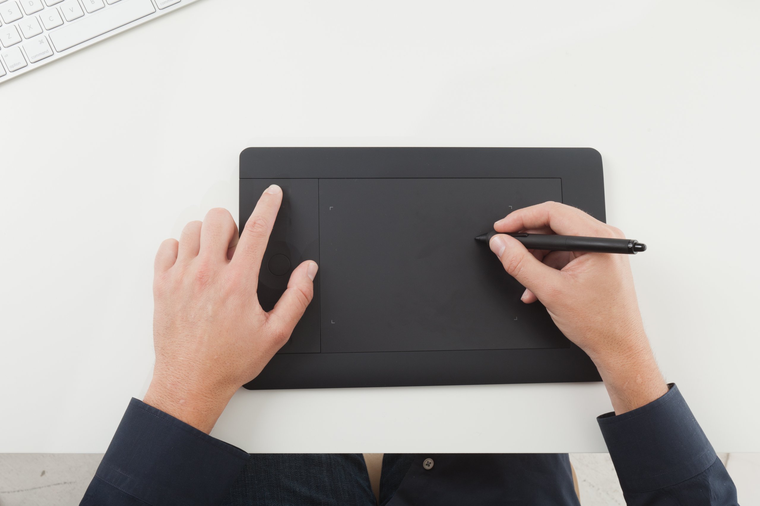 ワコム intuos5 touch PTH-450/K2 ペンタブレット Amazon.com: Wacom Intuos5 Touch Small Pen Tablet (PTH450)